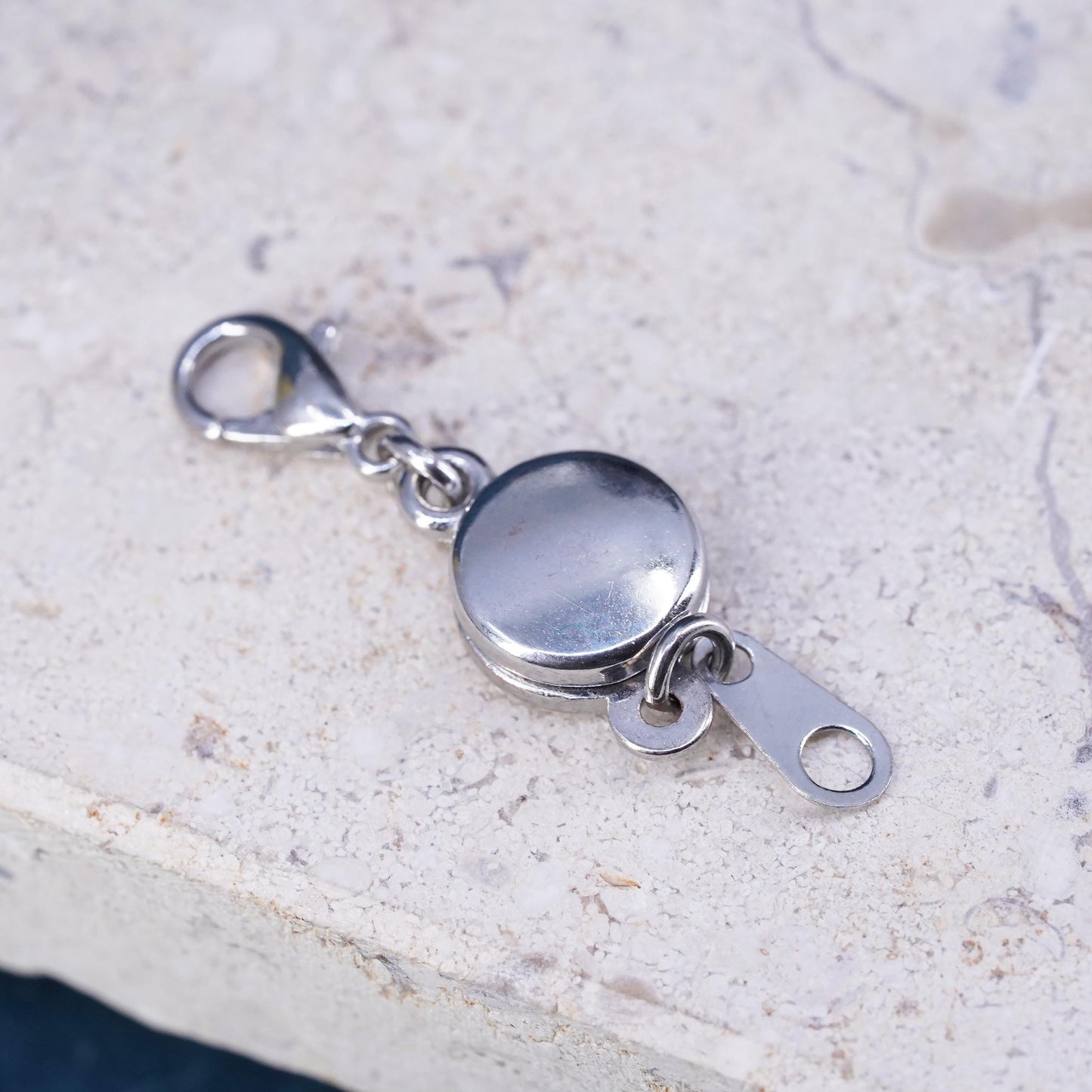 silver tone magnetic clasp