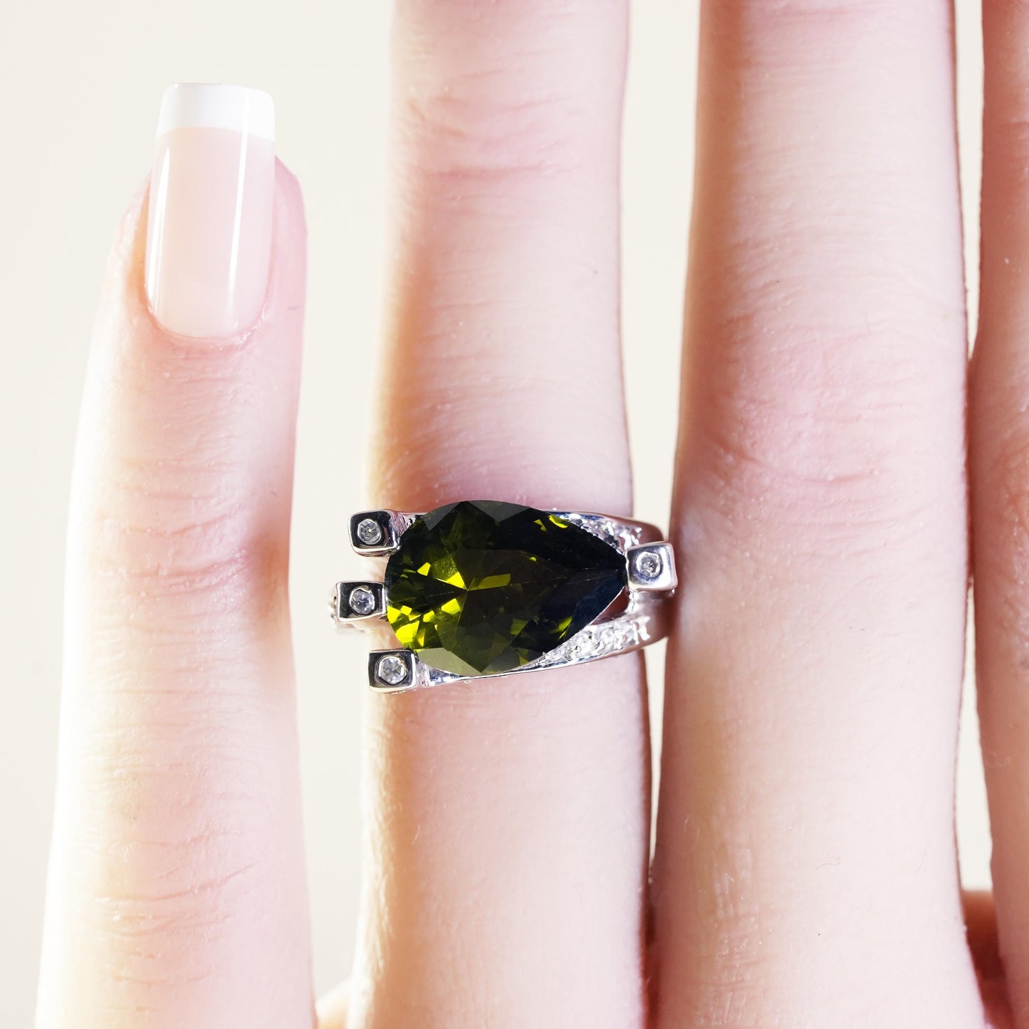 Size 5, Vintage Sterling 925 silver ring with teardrop olive green quartz cz