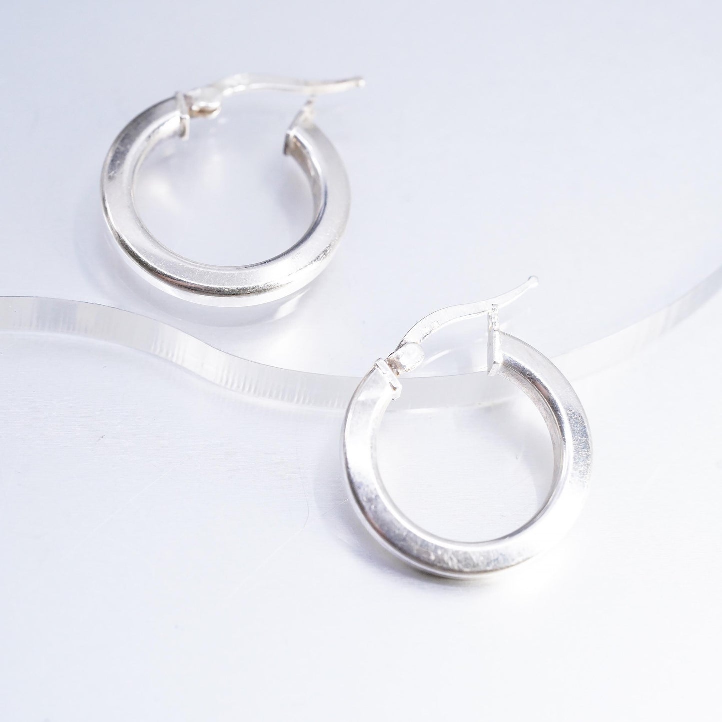 0.75" Vintage sterling silver 925 ribbed Huggie earrings Hoops