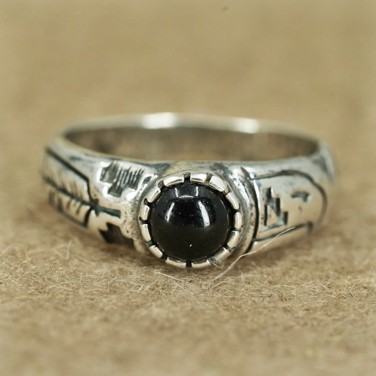 Size 6, vintage southwestern Shube Sterling 925 silver handmade ring with onyx