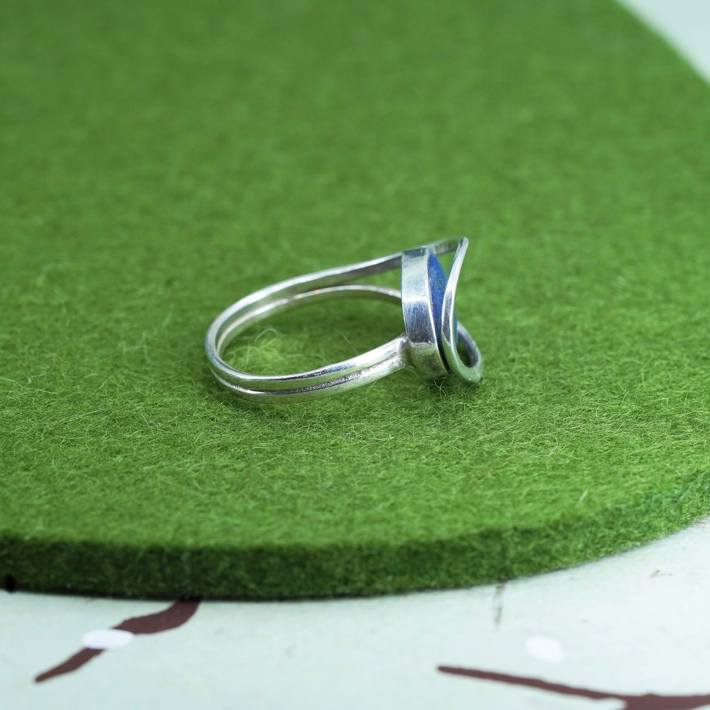 Size adjustable, vintage sterling 925 silver handmade ring w/ oval Lapis lazuli