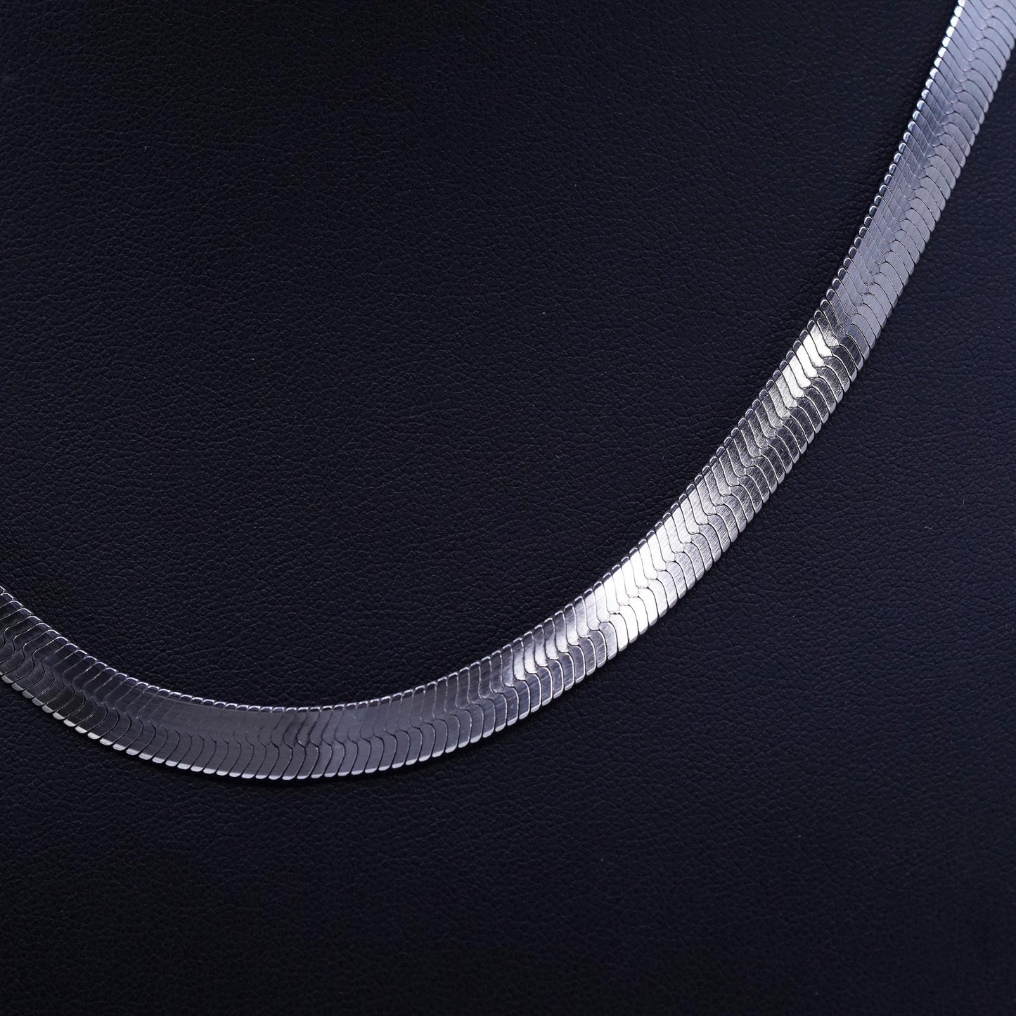 18” 7mm, vintage Italian Sterling 925 silver herringbone chain necklace