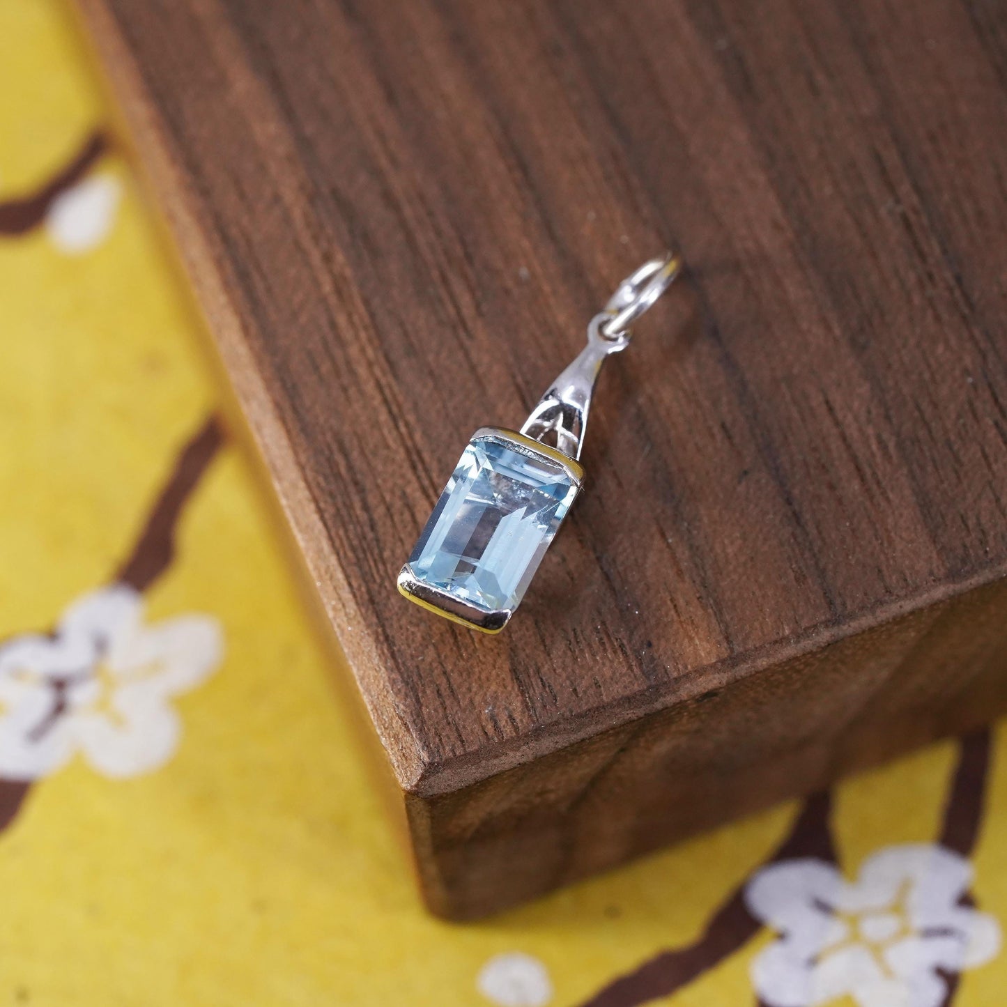 Vintage Sterling silver 925 pendant with blue topaz