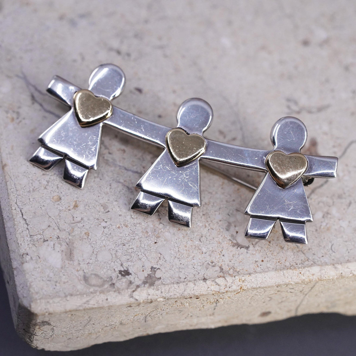 Naldo two tone sterling 925 silver brooch, three girls holding hands gold heart