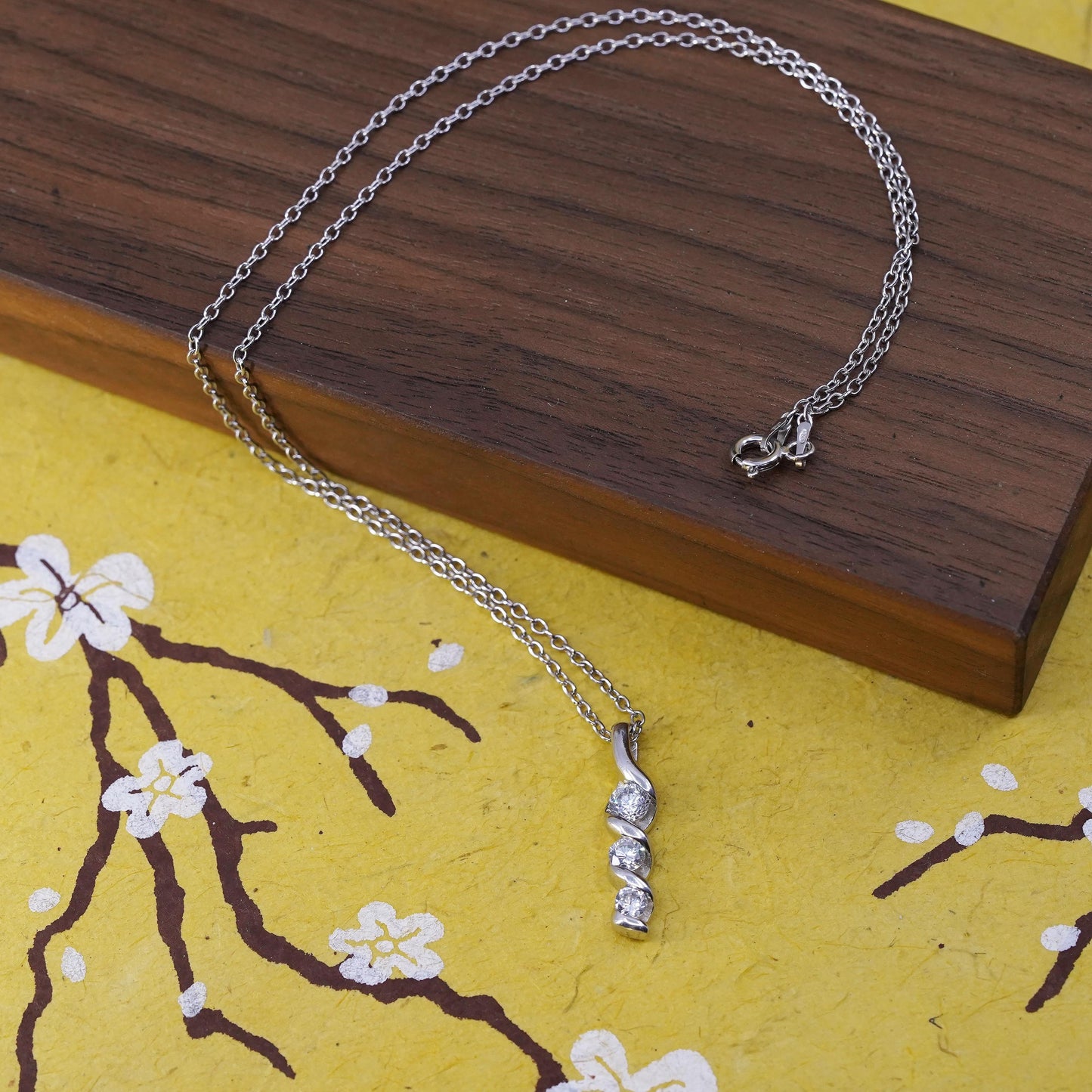 18", vintage Sterling silver necklace, Italy 925 circle chain with cz pendant