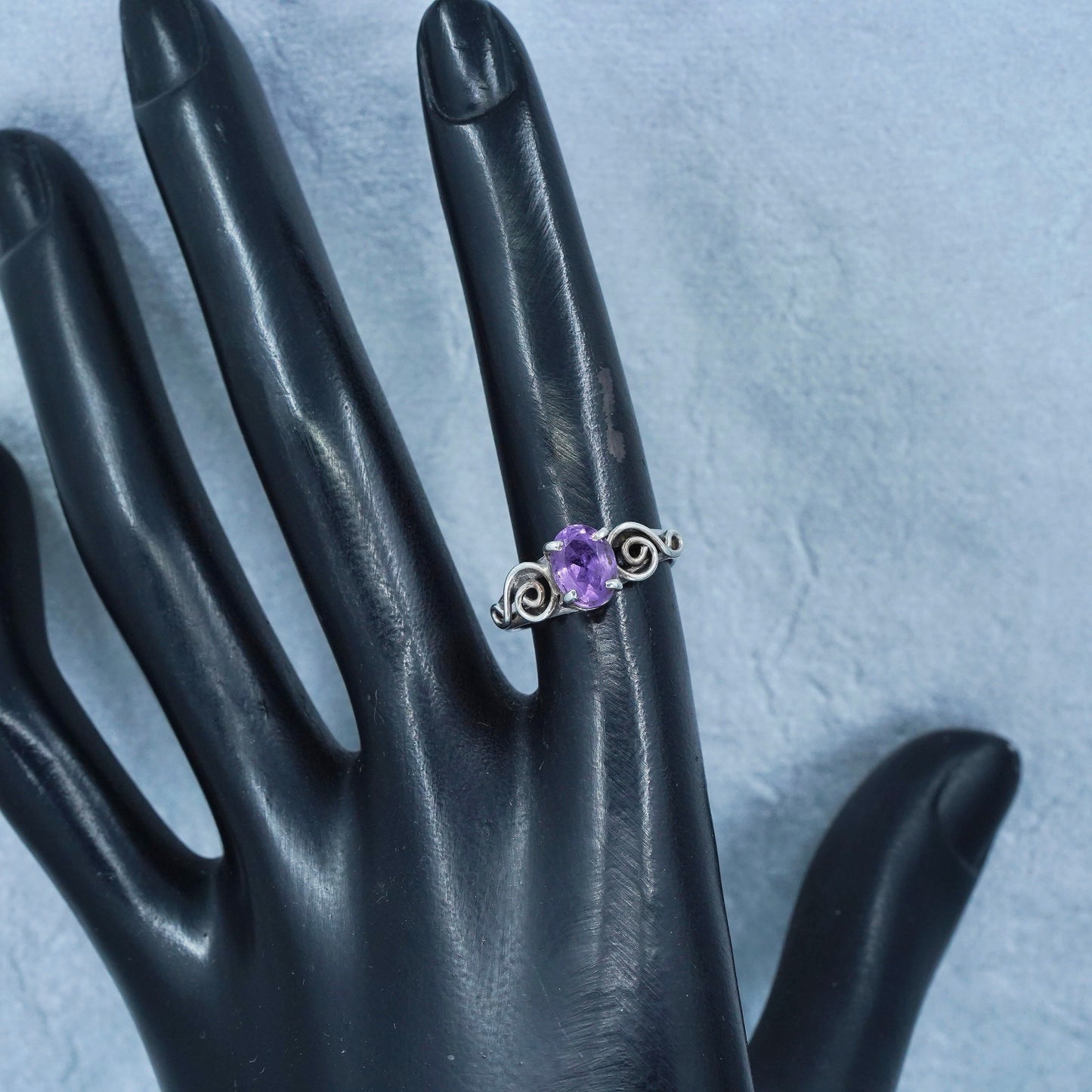 Size 6, vintage Sterling 925 silver handmade ring with amethyst sprial detail