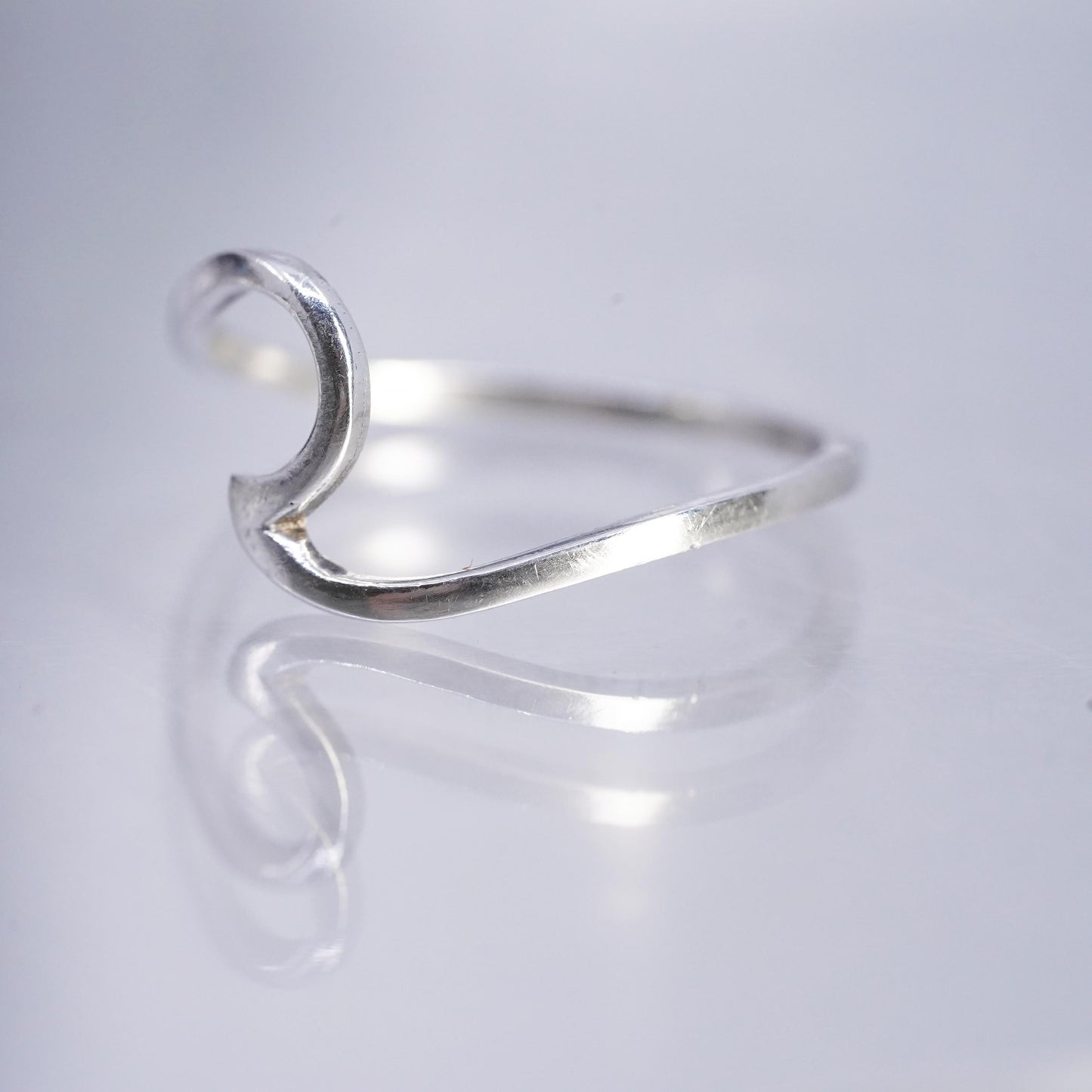 Size 7.75, vintage southwestern Sterling 925 silver thin ring, wavy wave band
