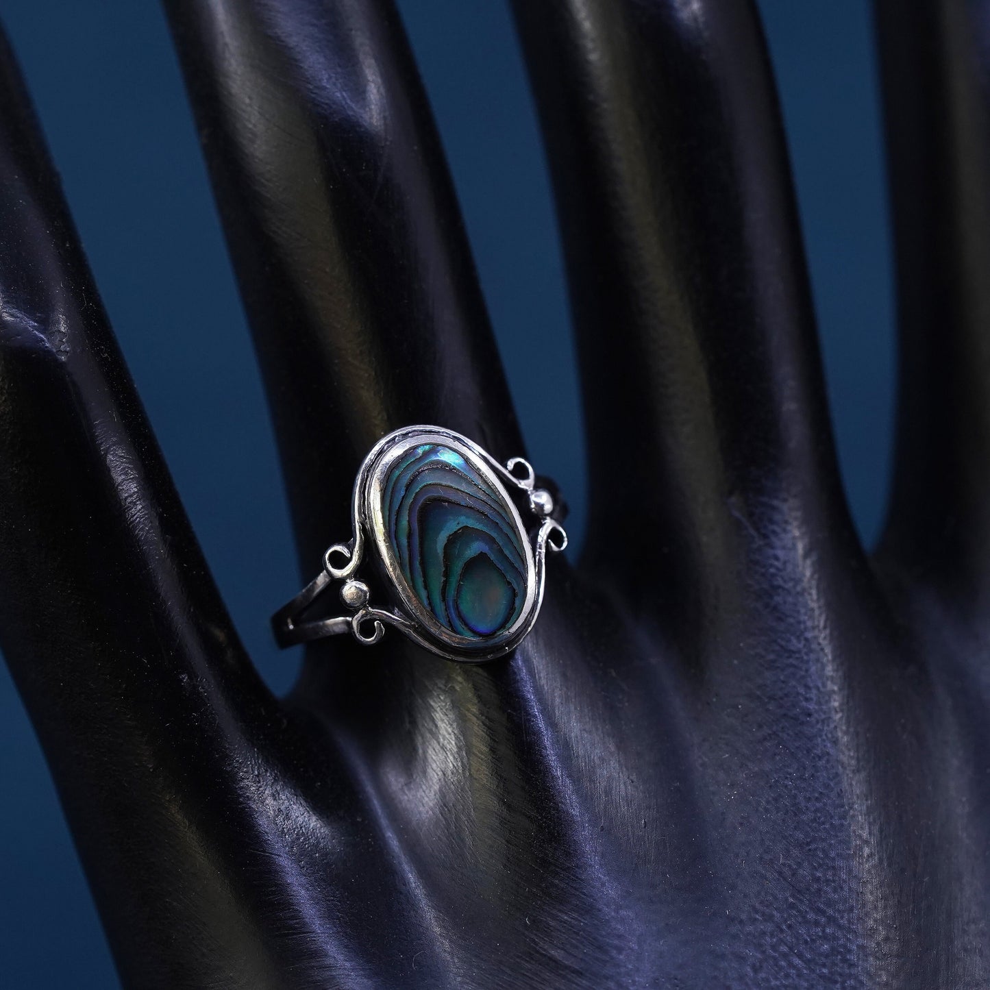 Size 8, vintage sterling 925 silver handmade ring with oval abalone inlay