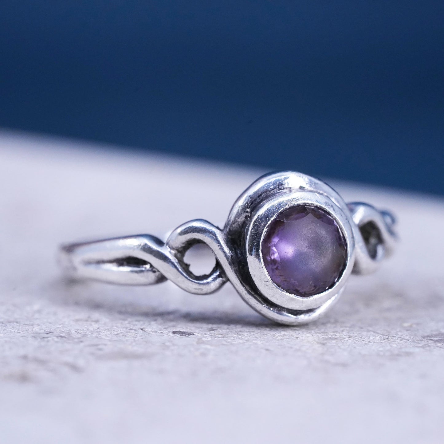 Size 9, vintage Sterling 925 silver handmade ring with amethyst