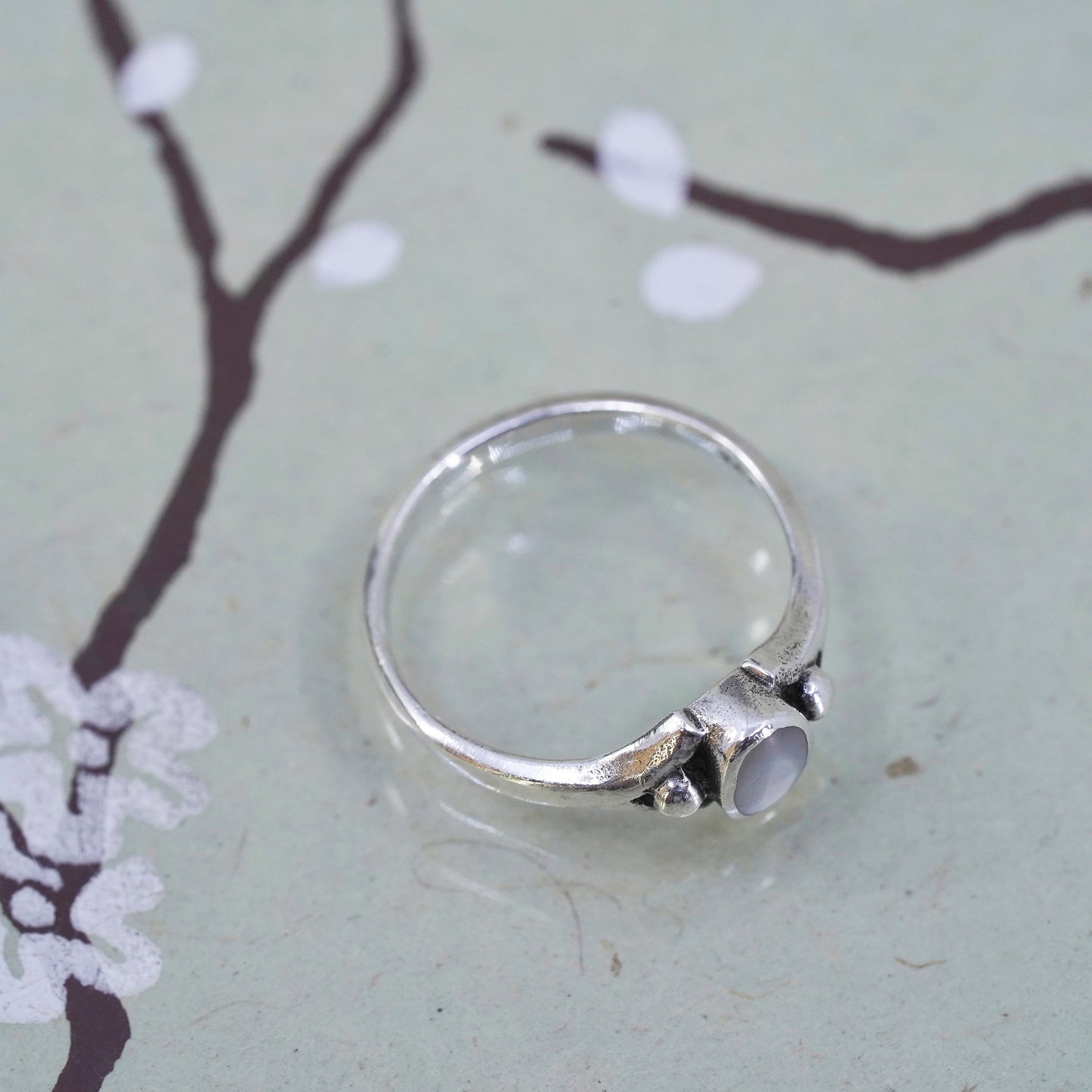 Size 6, Vintage sterling 925 silver handmade ring with oval mother of pearl