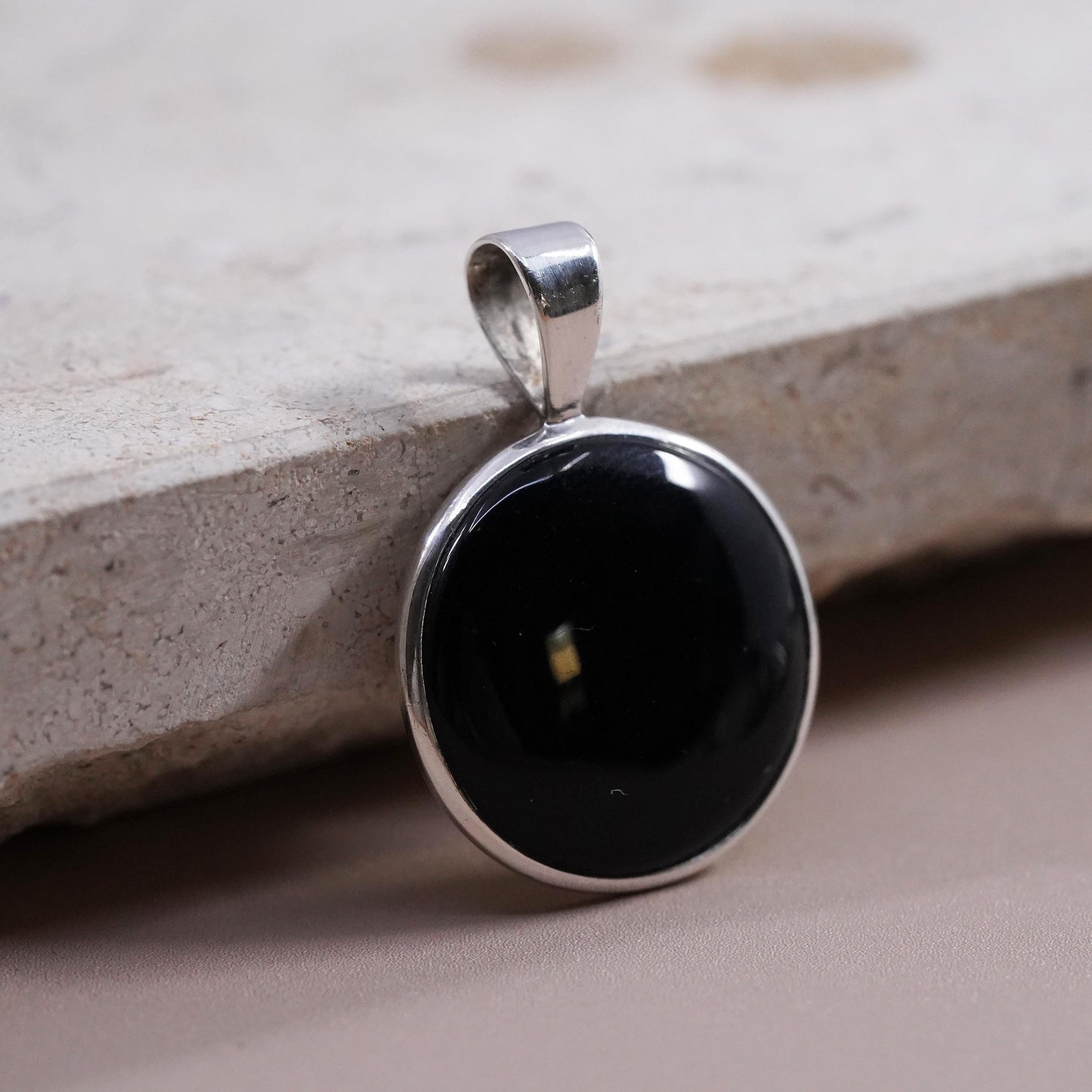 Vintage Sterling 925 silver handmade circle pendant with onyx inlay