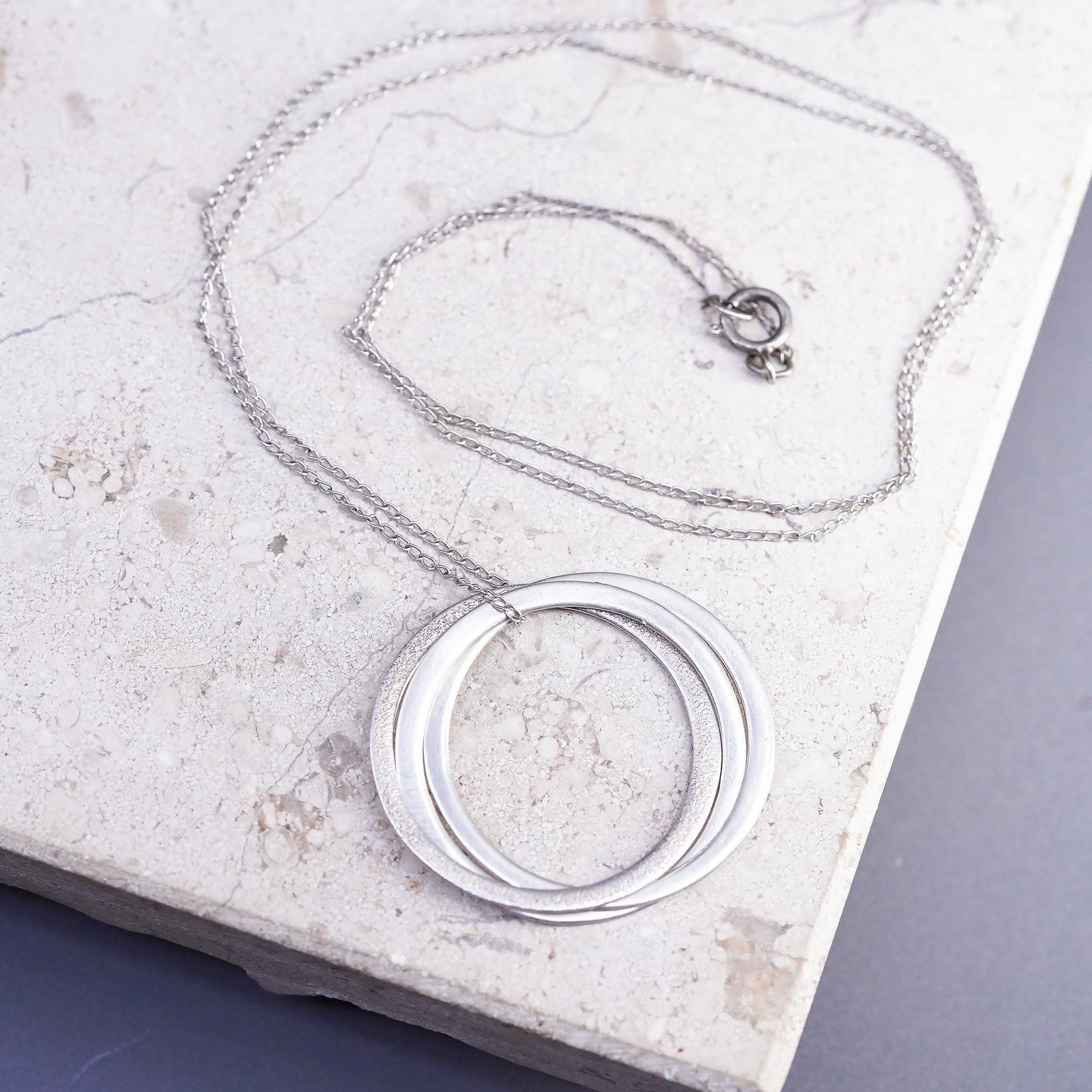 18", vintage Sterling silver necklace, 925 circle chain entwined circle pendant