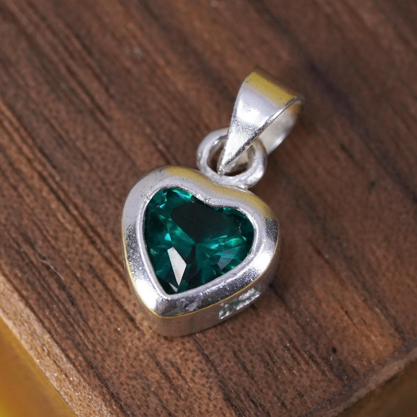 Sterling silver flower pendant, Mexico 925 heart with emerald colored crystal