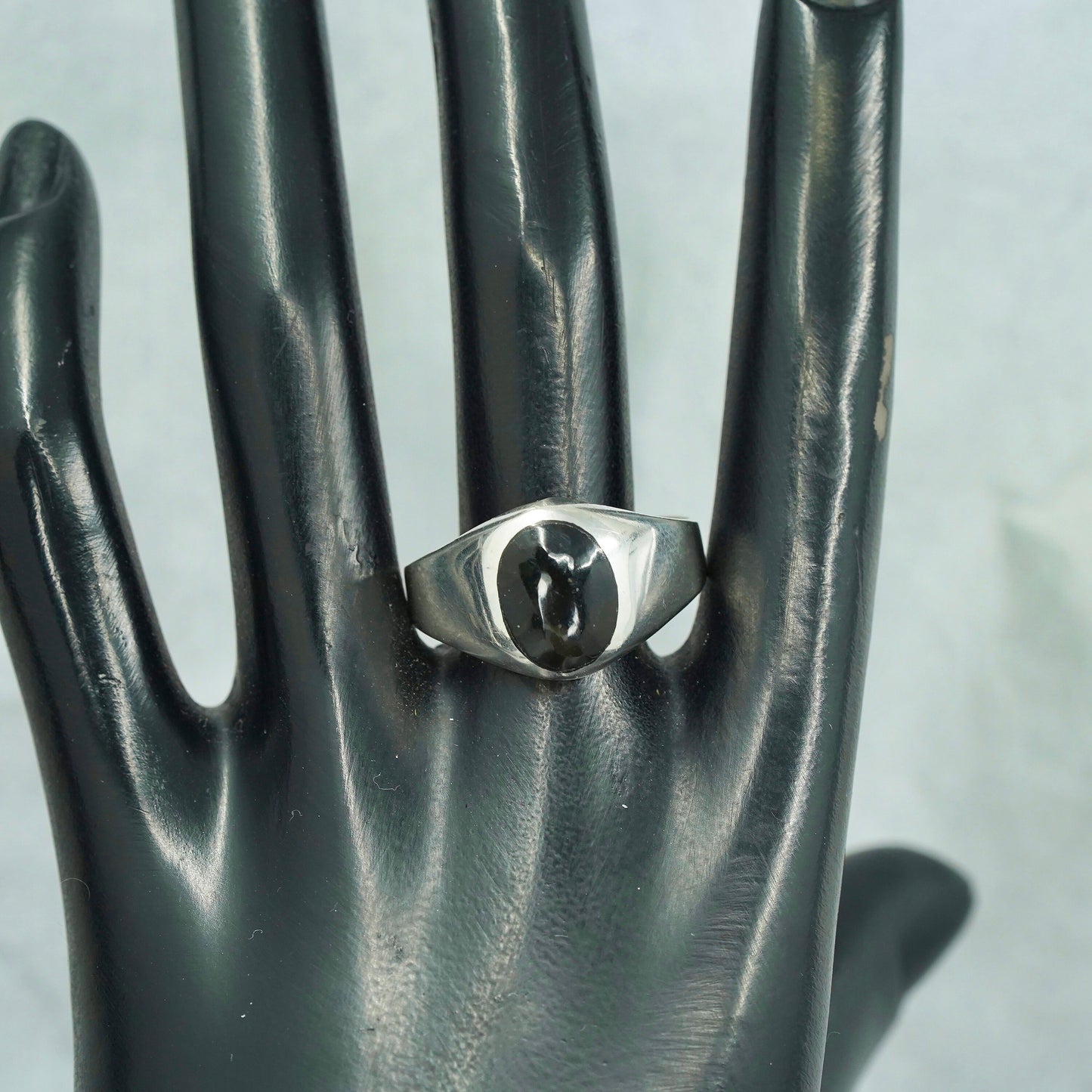 Size 12.5, vintage Mexican Sterling 925 silver handmade ring with onyx inlay