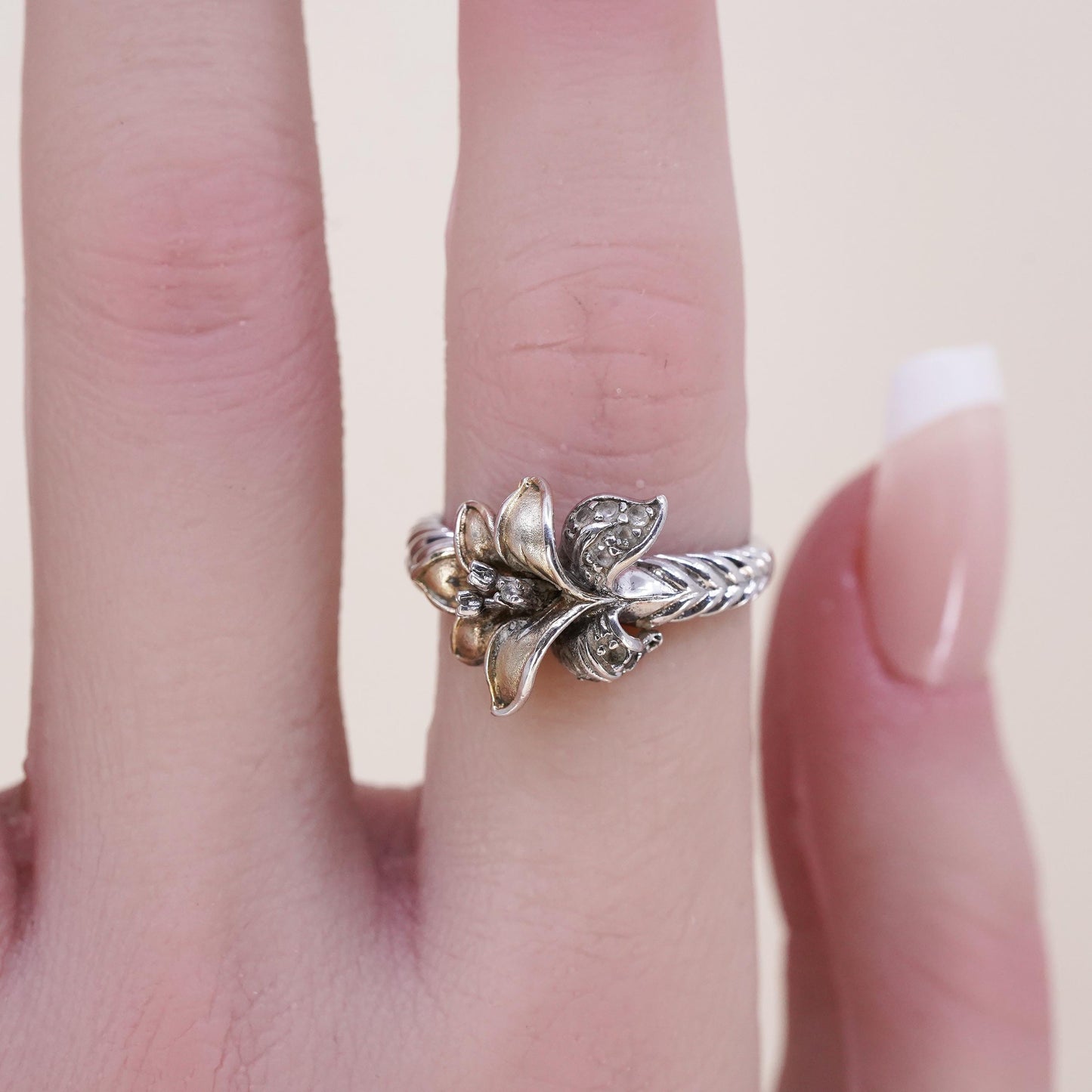 Size 5.5, vintage two tone Sterling silver ring, 925 lily flower real diamond