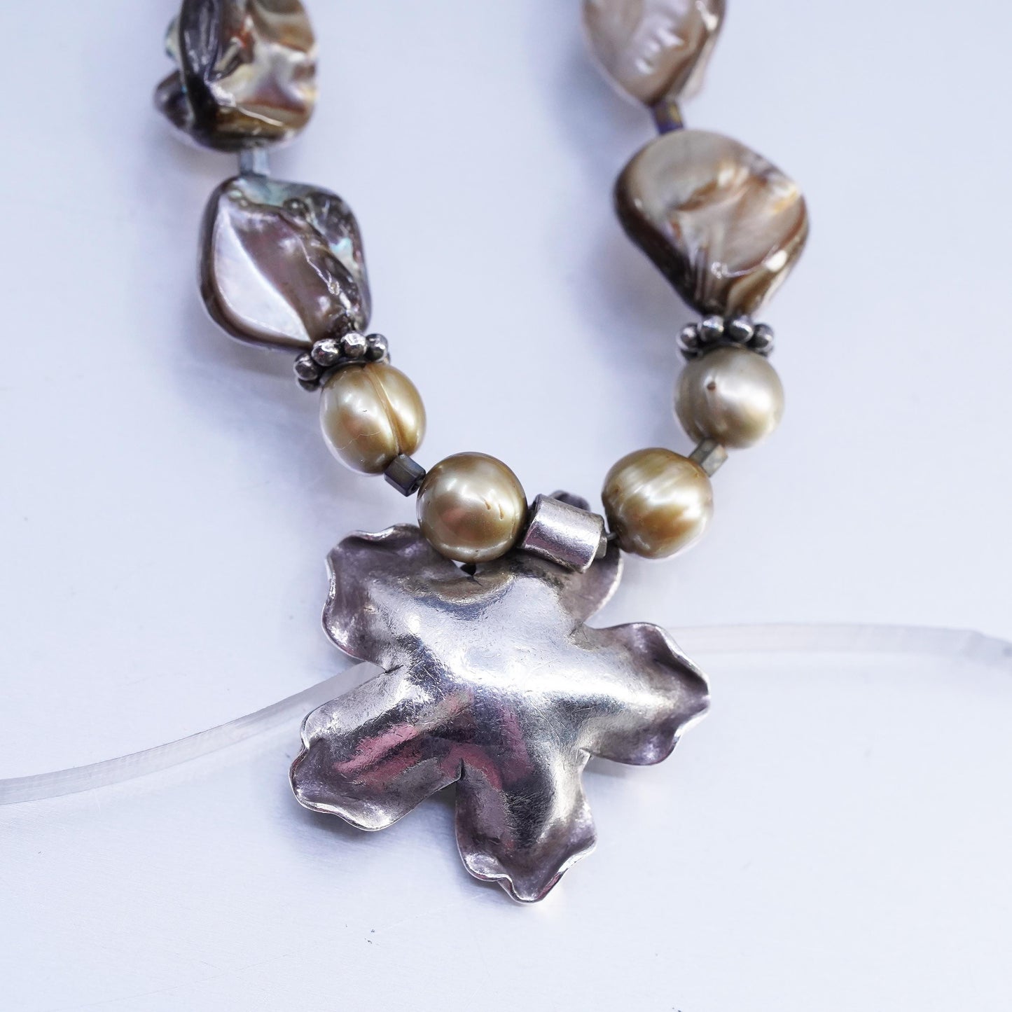 16", 925 Sterling 925 Silver Necklace pearl and abalone beads flower pendant
