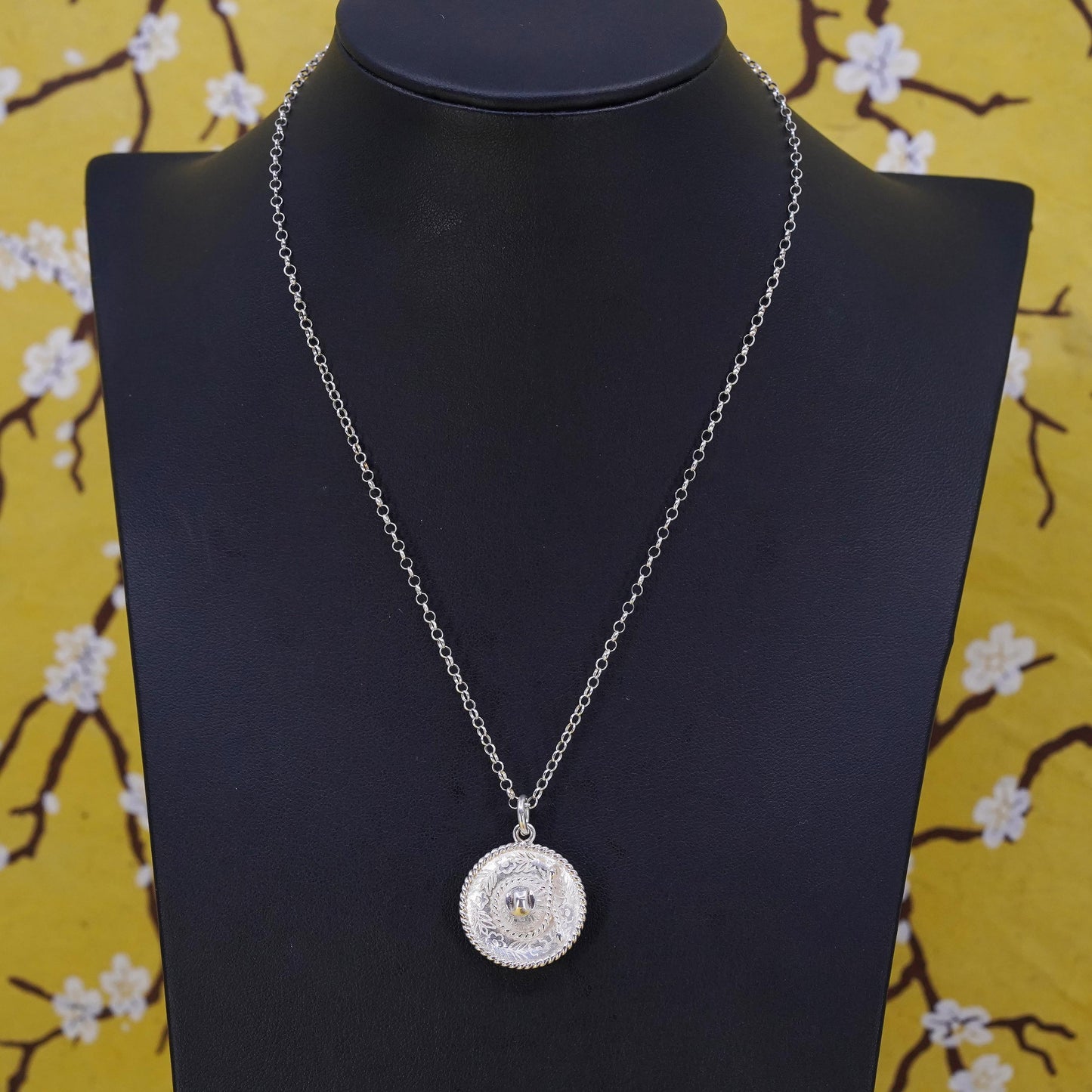 Mexican Sterling silver circle necklace with Mexico 925 sombreros hat pendant