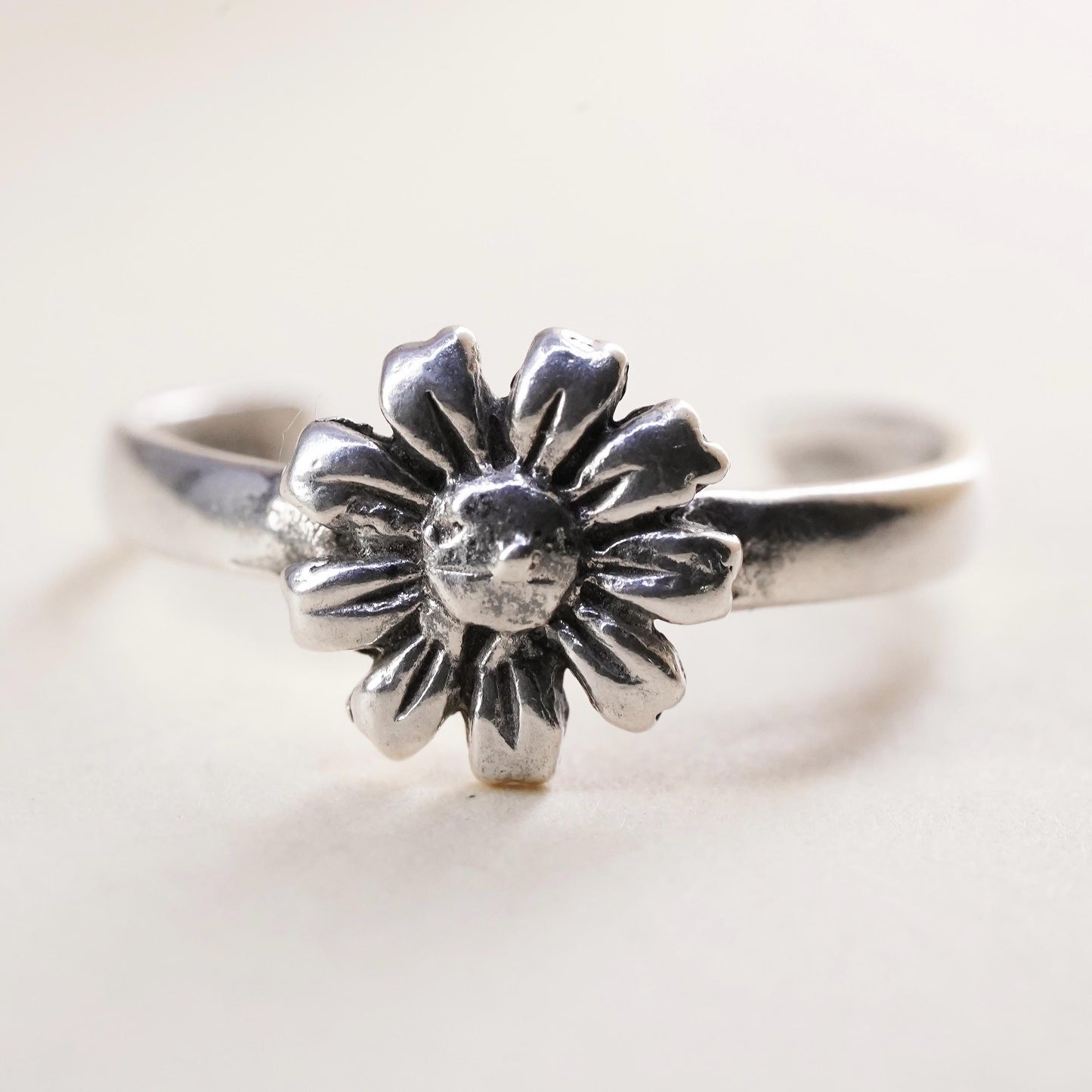 Size 4, vintage Sterling silver handmade ring, 925 filigree band with flower