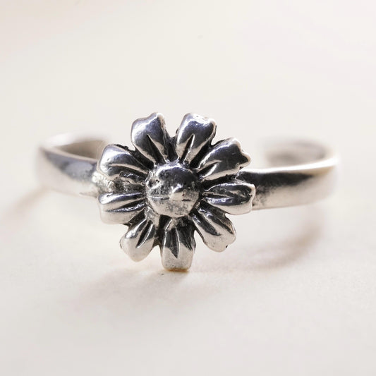Size 4, vintage Sterling silver handmade ring, 925 filigree band with flower