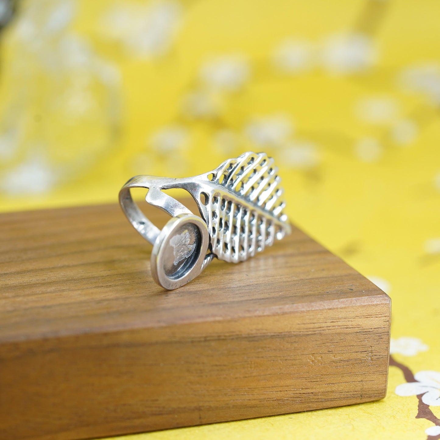 Size 7.75, Vintage Sterling silver handmade ring, 925 leaf band