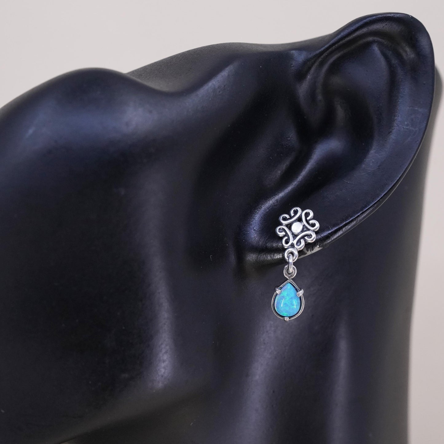 Vintage Sterling 925 silver handmade single earring with oval teardrop opal