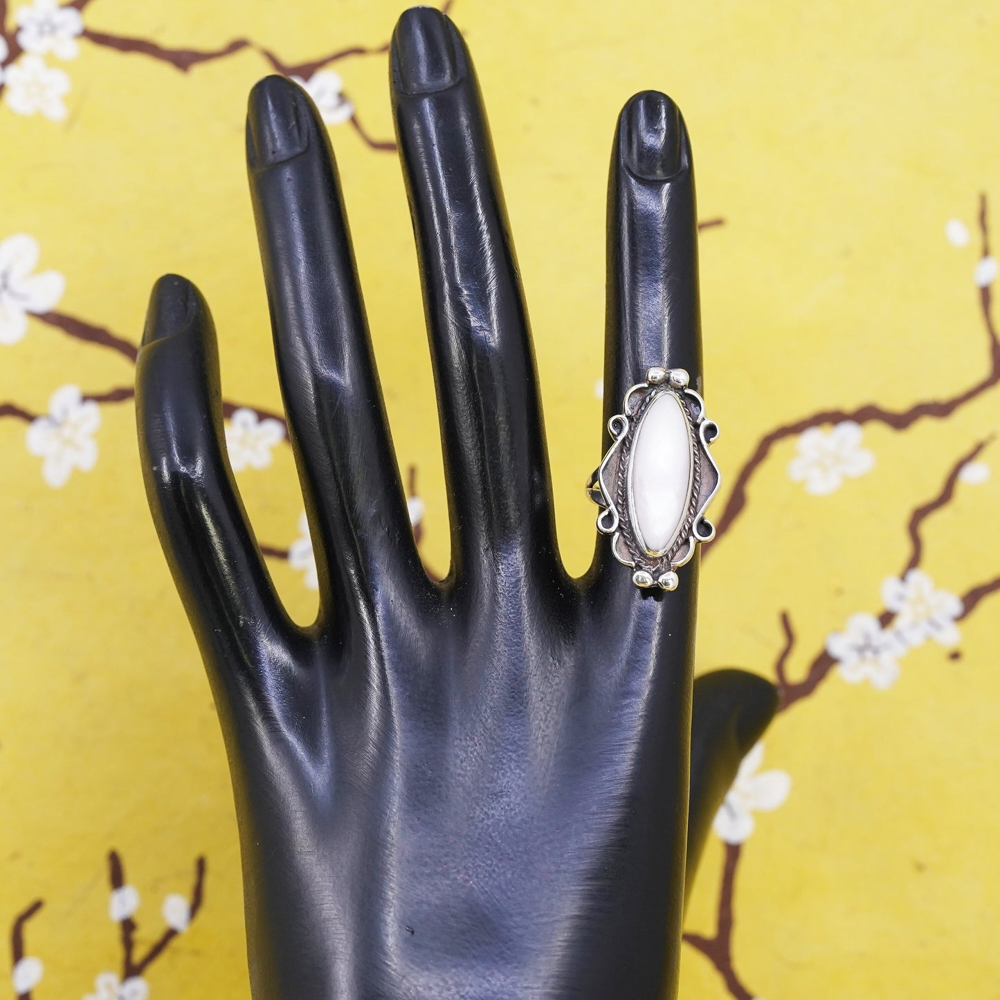 Size 5, Sterling 925 silver ring, jewelry, southwestern white mother of pearl