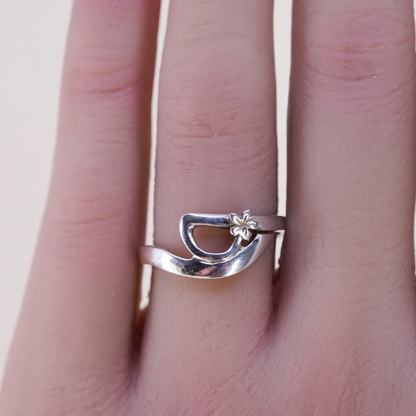 Size 8, vintage European Sterling silver handmade ring, 925 flower