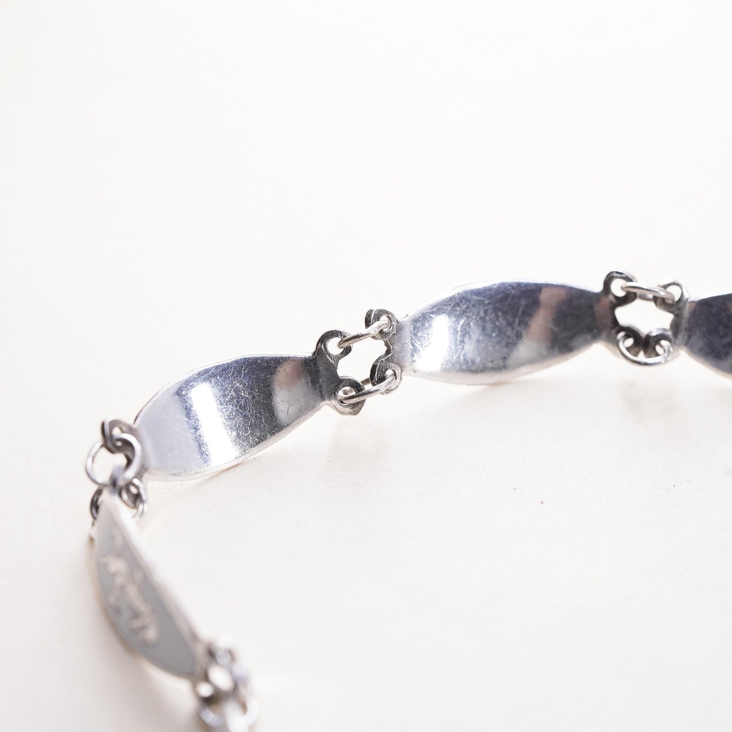 7.25”, vintage Indian Siam sterling silver 925 links bracelet with white enamel