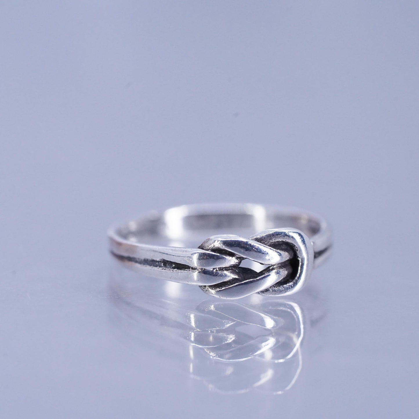 Size 4, vintage Sterling 925 silver handmade ring, knotted band