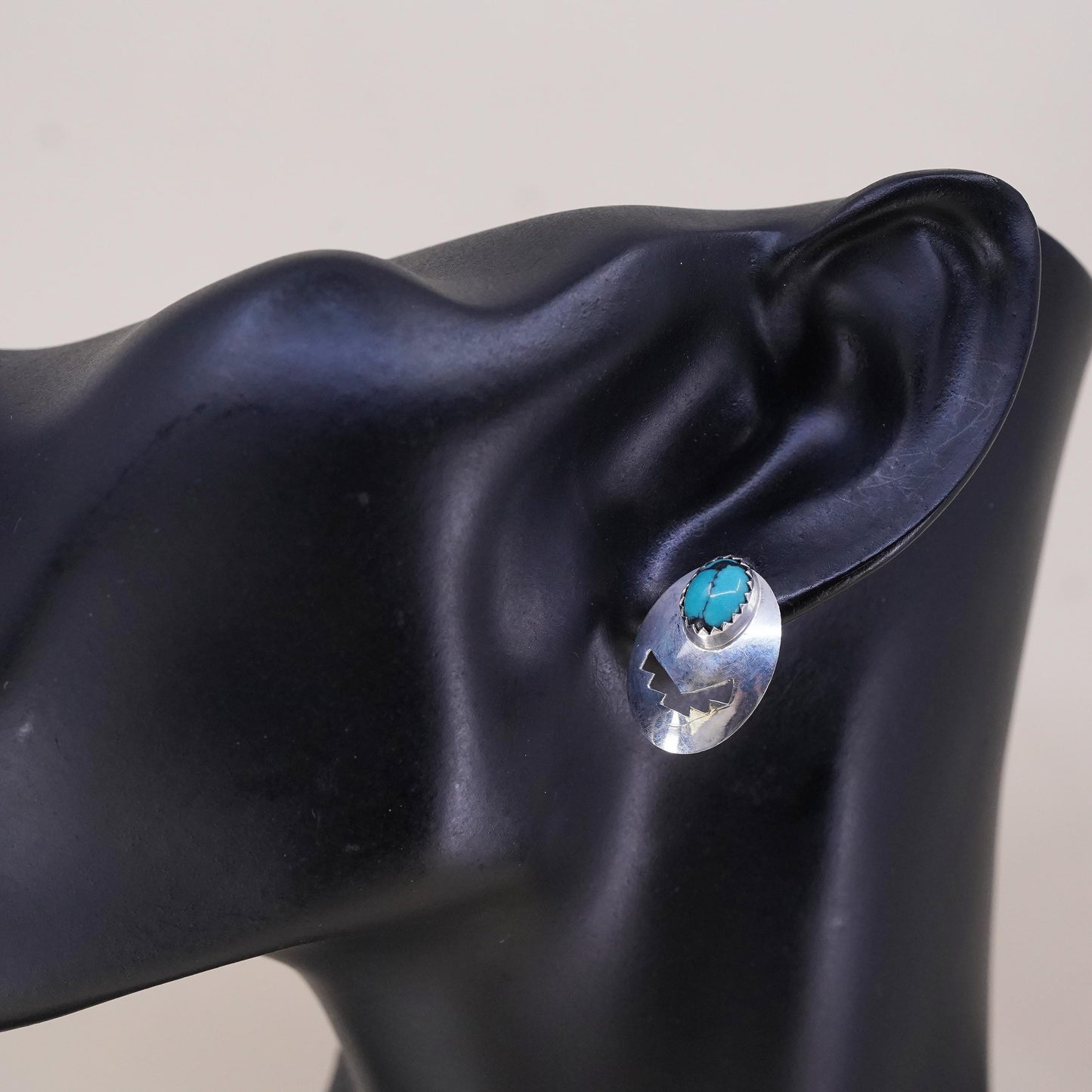 Vintage southwestern Sterling 925 silver stud with turquoise, single earring