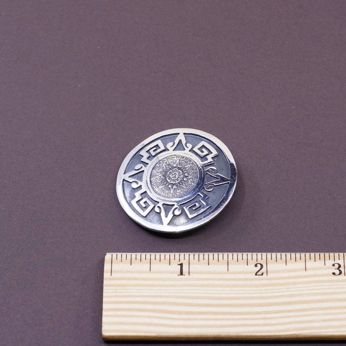 Vintage mexico handmade sterling 925 silver round shaped brooch, pendant with Mayan calendar embossed, stamped 925 mexico TC 271