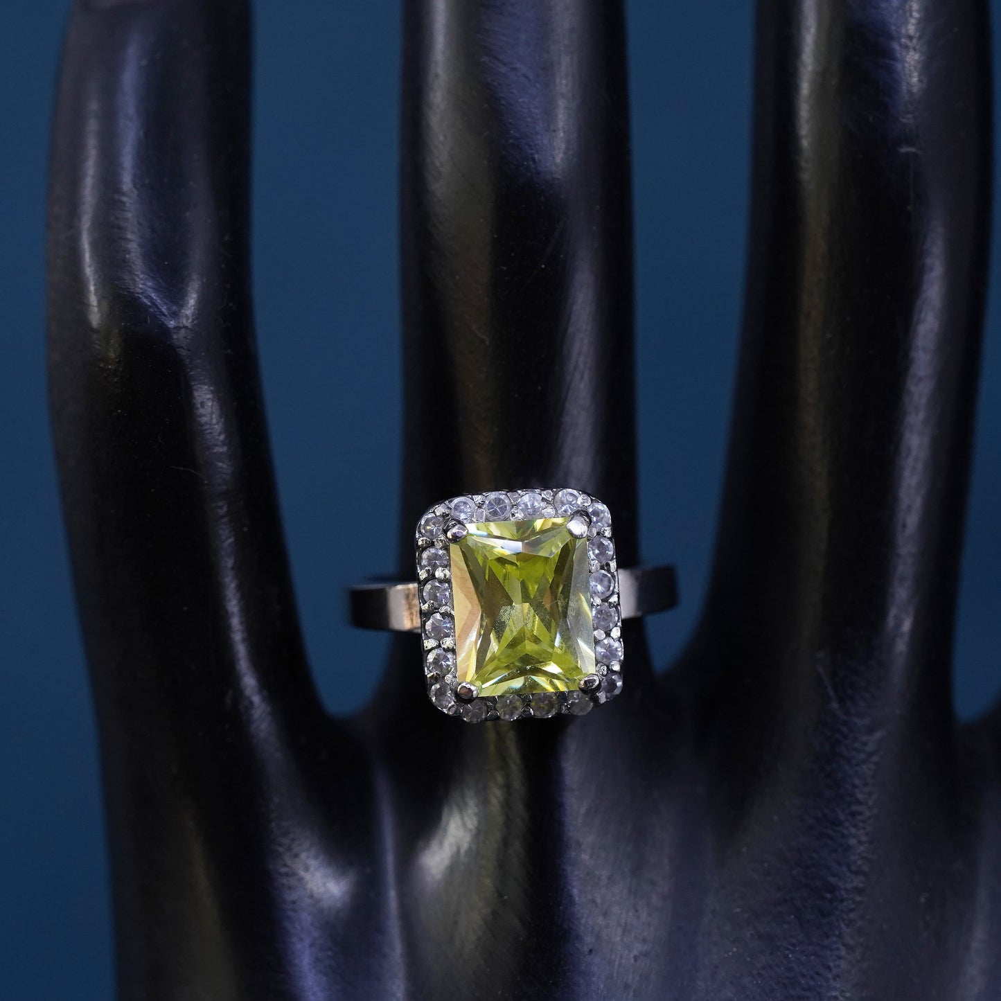 Size 7.25, VTG Sterling silver handmade ring, 925 cocktail ring with peridot