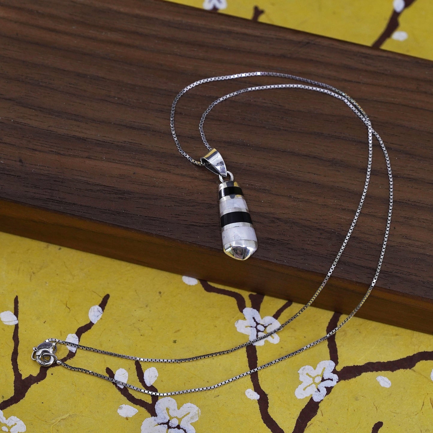 18” Vintage Sterling 925 silver box chain necklace pendant mother of pearl onyx