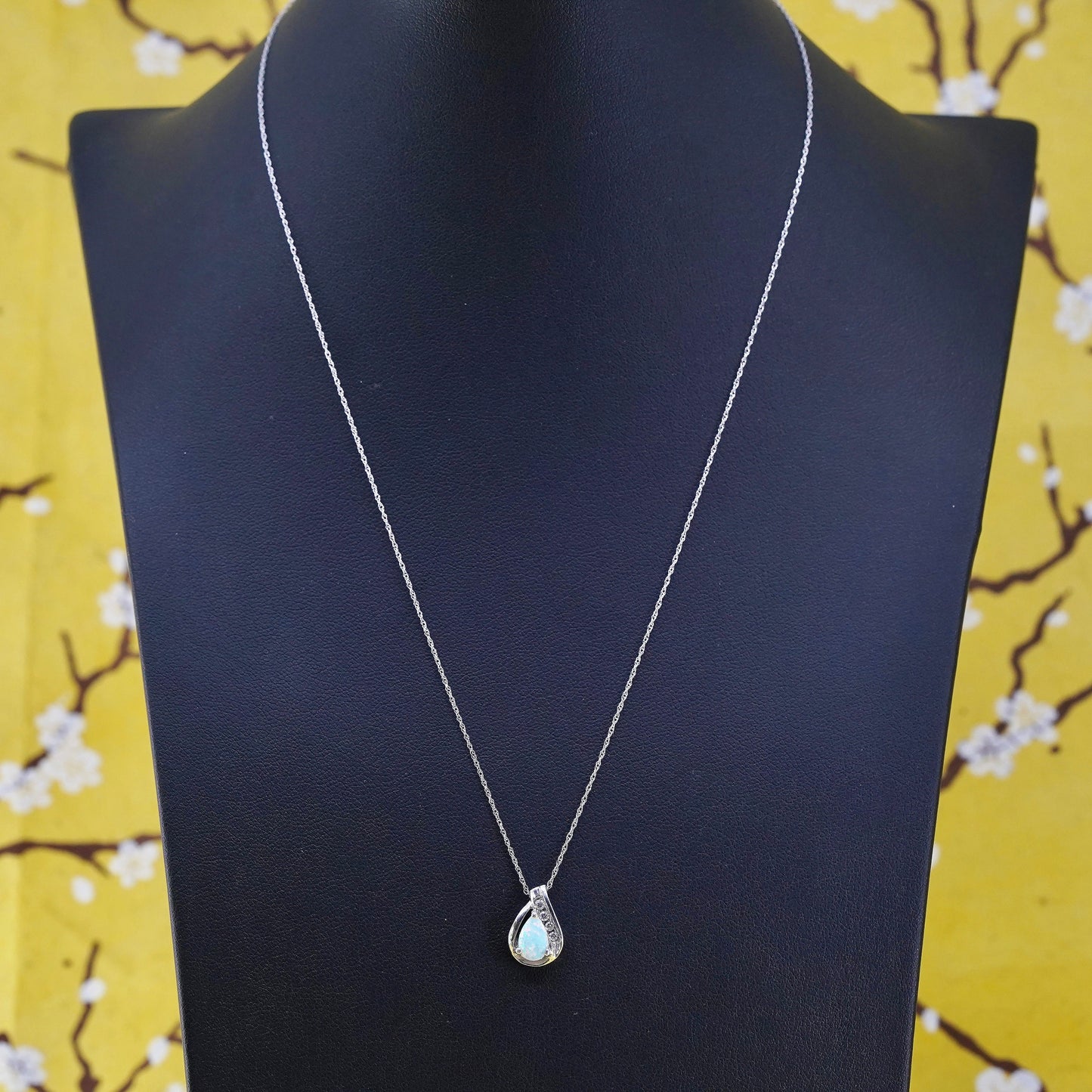 18”, vintage Sterling 925 silver necklace, circle chain teardrop opal pendant
