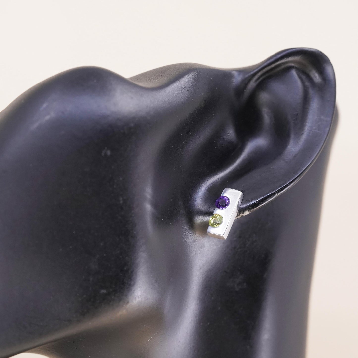 Vintage Sterling 925 silver handmade stud with peridot amethyst, single earring