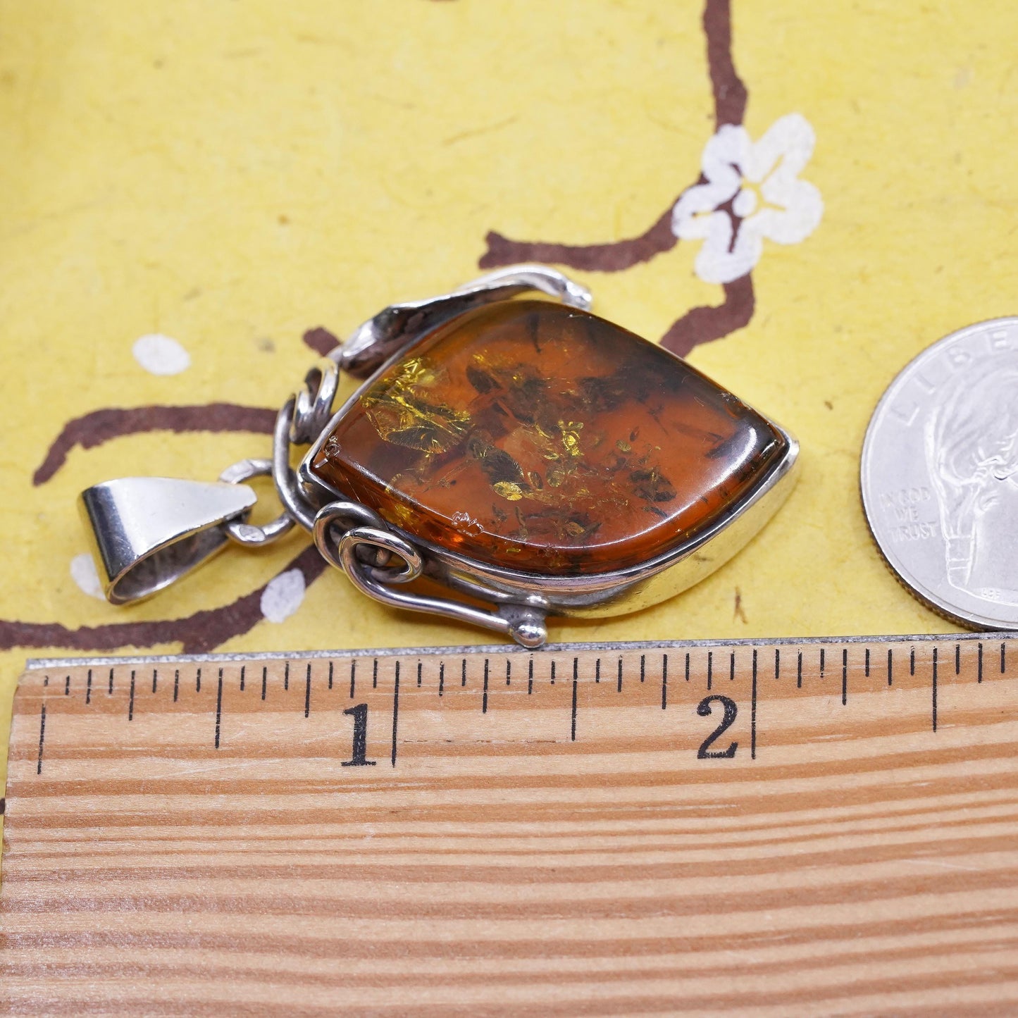 Vintage Sterling silver 925 handmade pendant with Amber and leaves