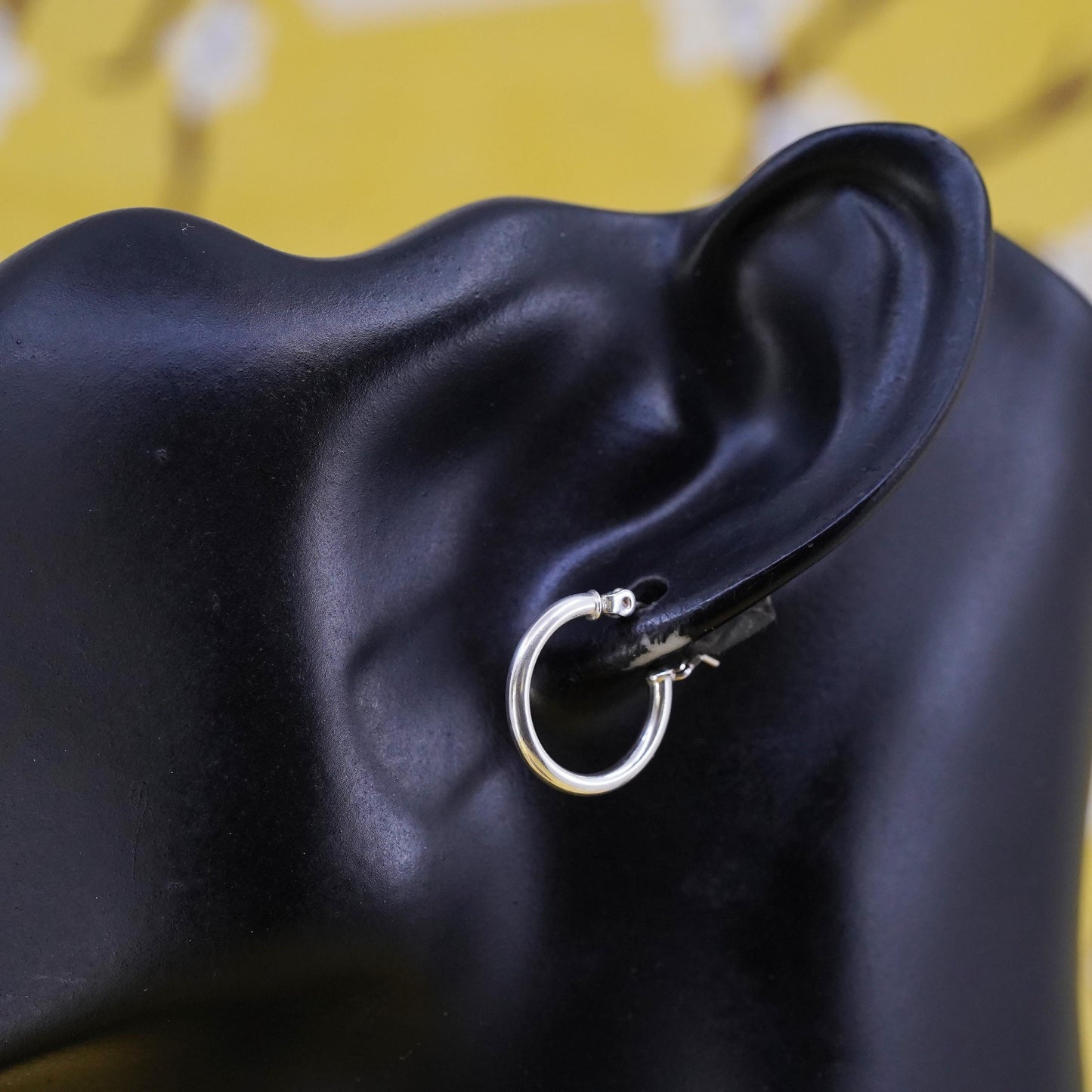 0.5”, 1.3g, vintage 14K gold circle hoops, huggie, white gold earrings