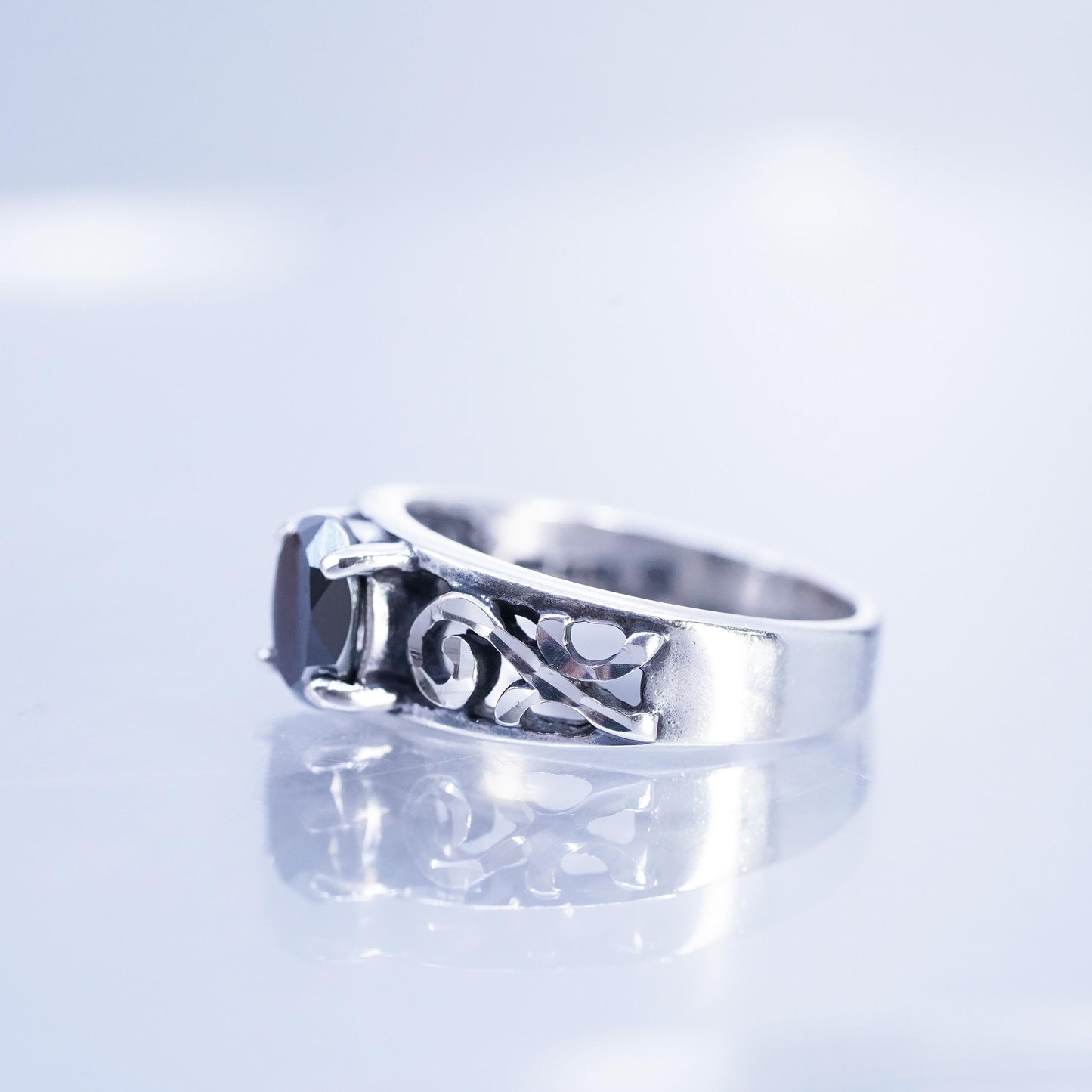 Size 6, vintage Sterling 925 silver handmade ring with hematite