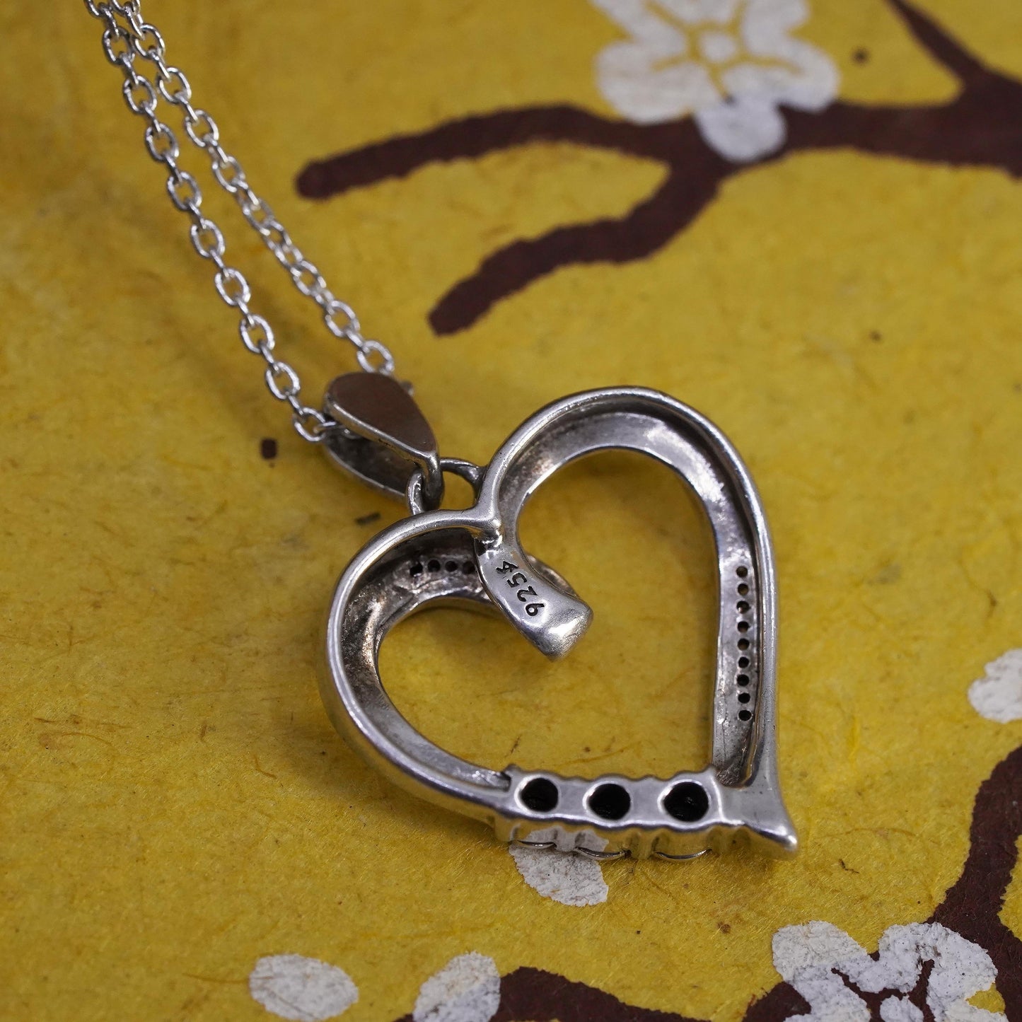 18”, Vintage sterling silver circle necklace 925 genuine diamonds heart pendant
