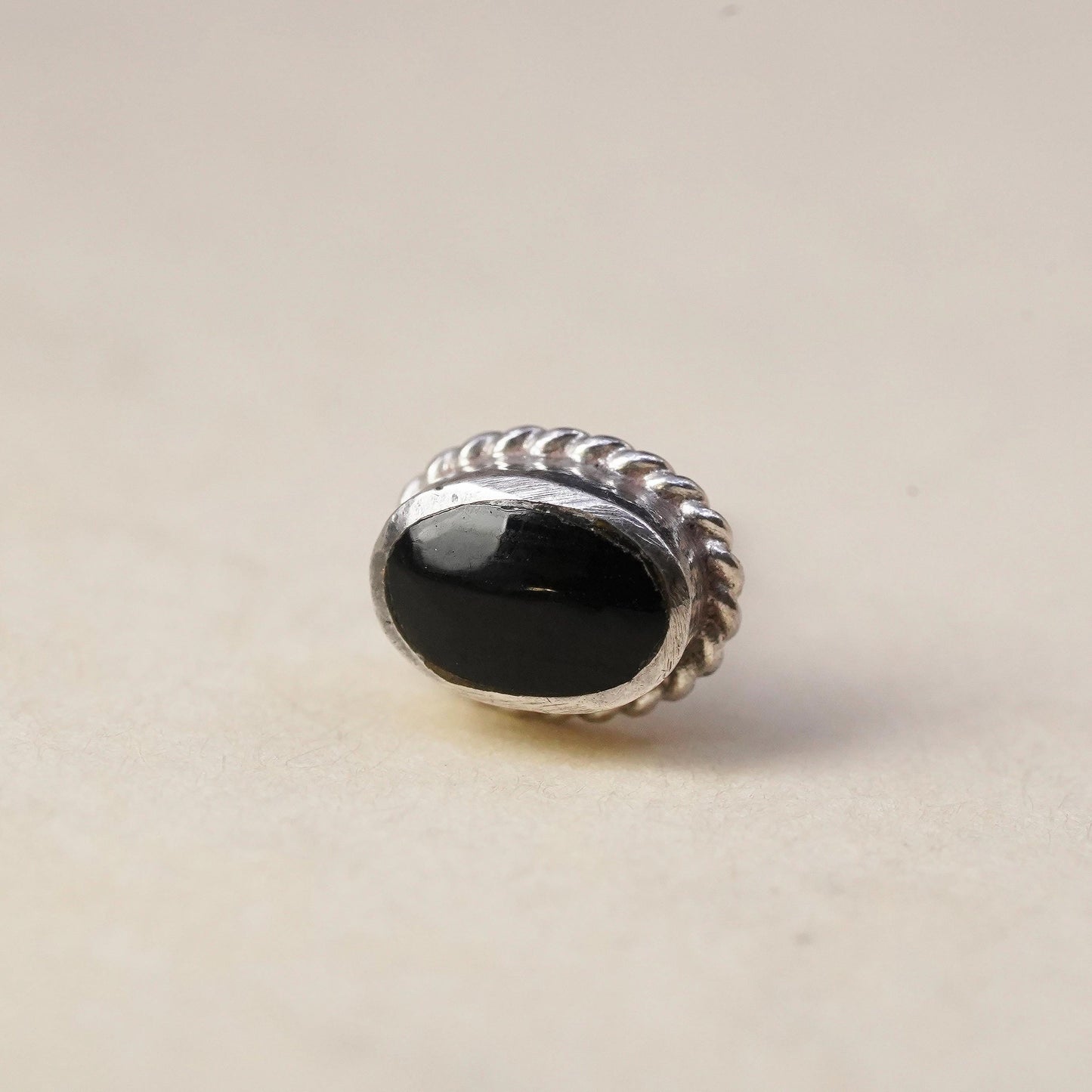 southwestern Mexican Sterling 925 silver oval stud with onyx, single earring