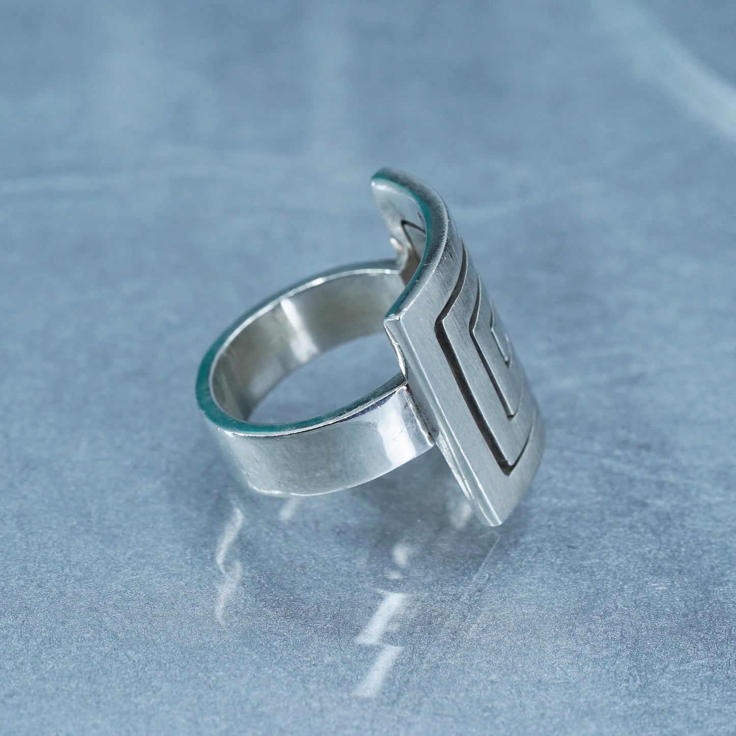 Size 6.5, vintage Mexican Sterling 925 silver ring, modern sprial square band
