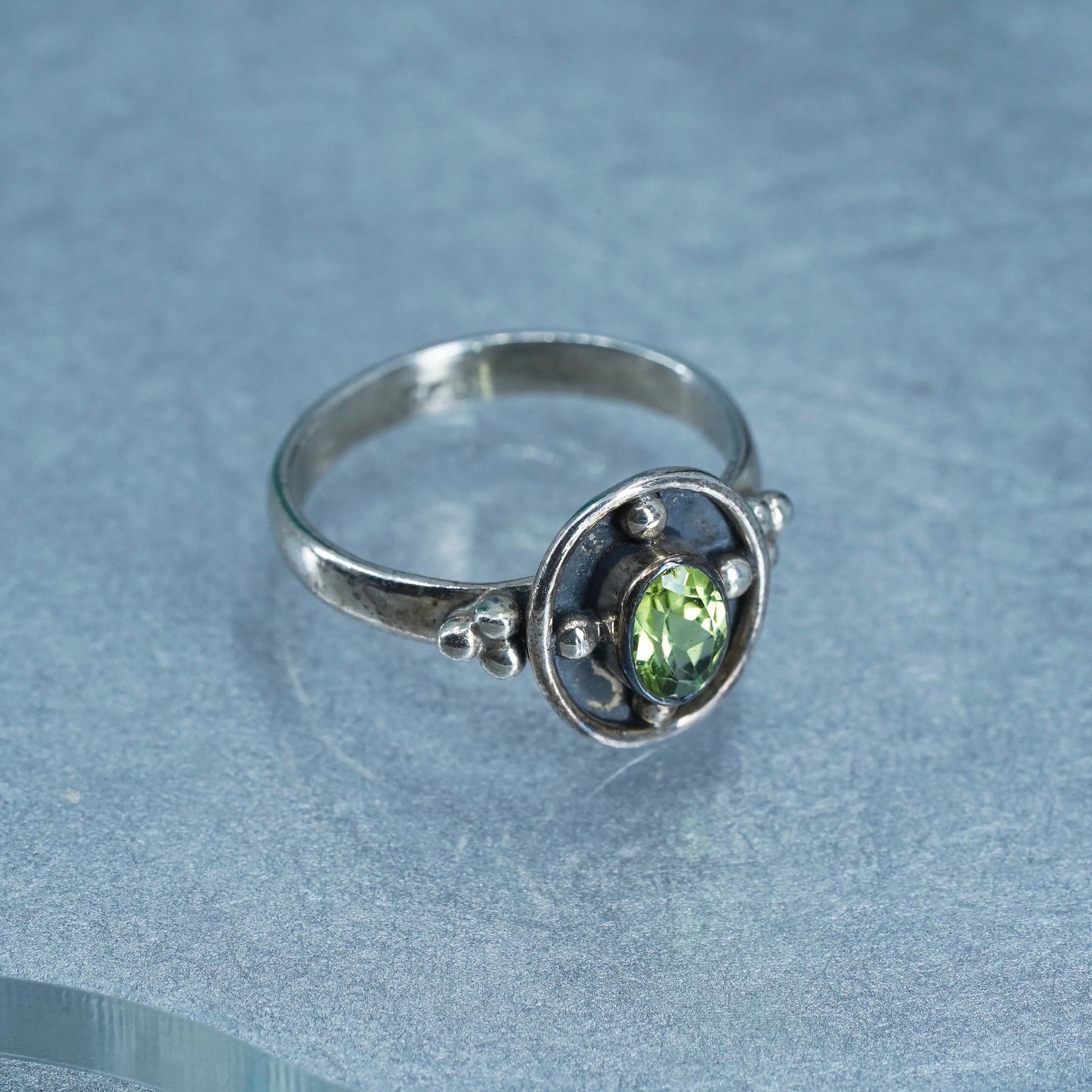 Size 7, vintage Sterling 925 silver handmade ring with peridot
