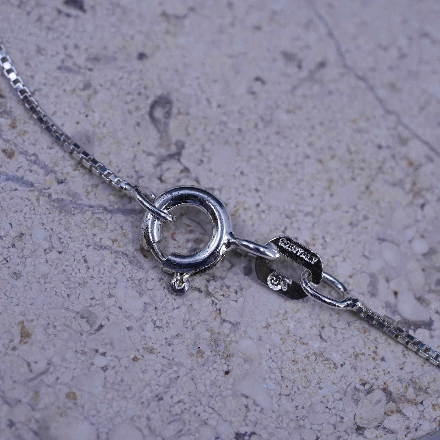 18”, VTG Sterling silver necklace, 925 box chain with cz healing hand pendant