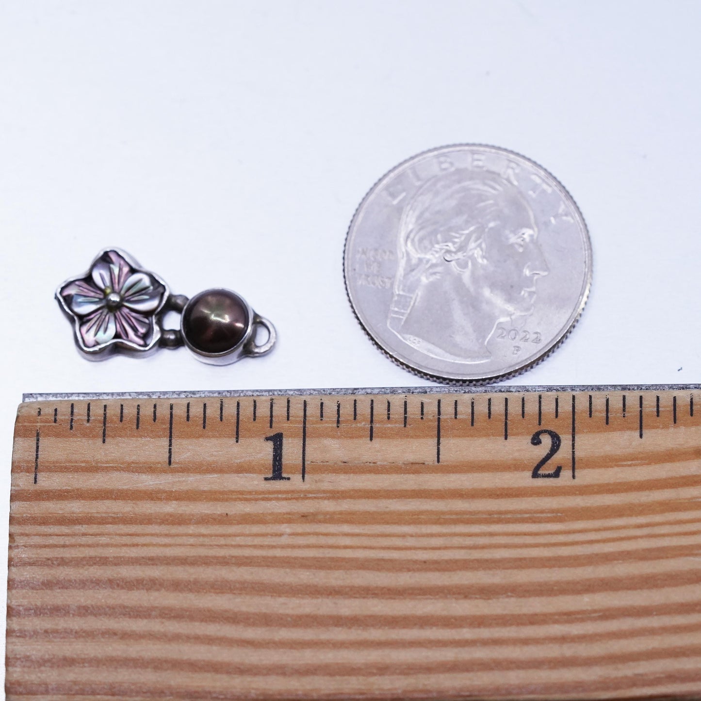 Vinatge Sterling 925 silver black pearl MOP flower charm pendant
