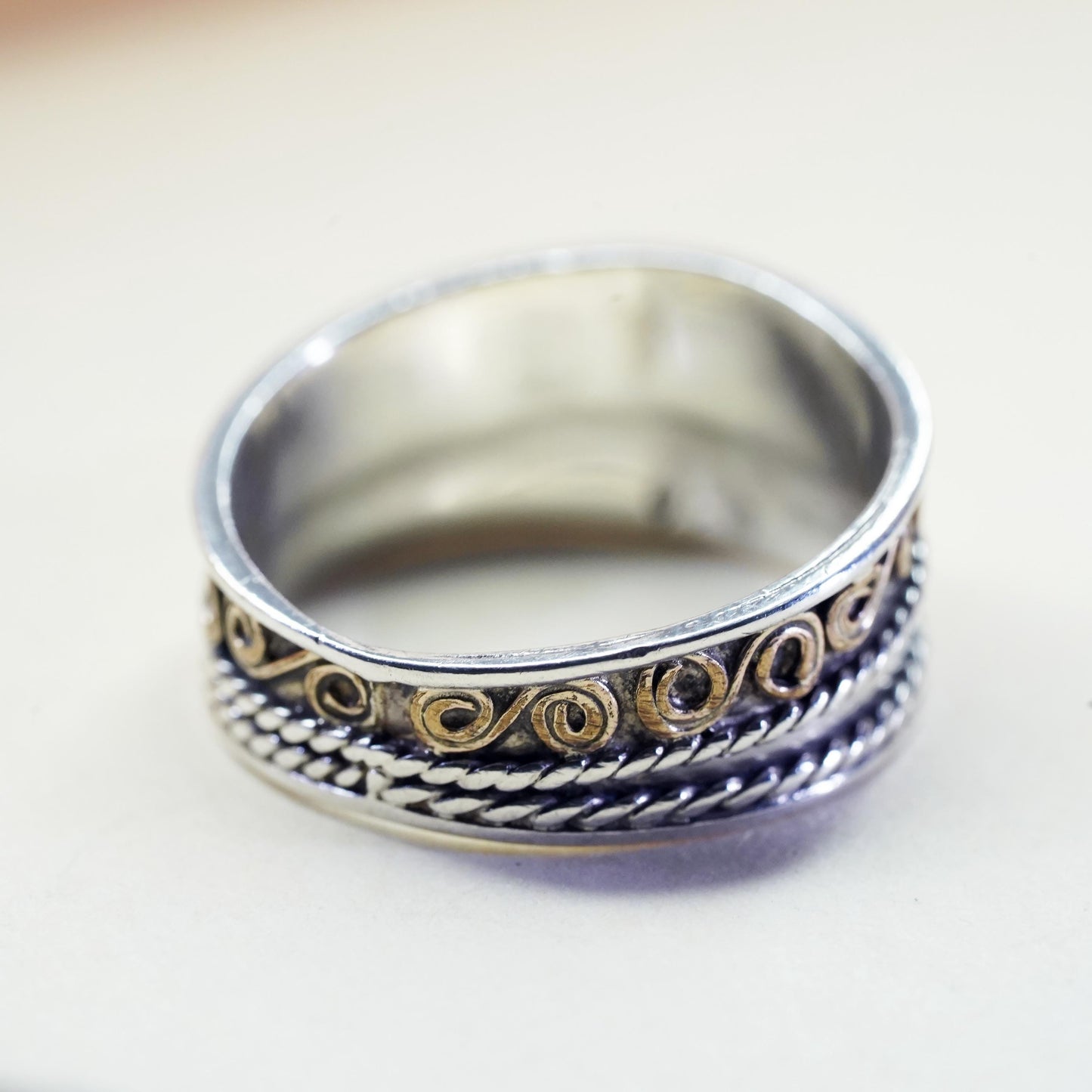 Size 5.5, Vintage two tone Sterling silver ring, 925 band with copper spiral