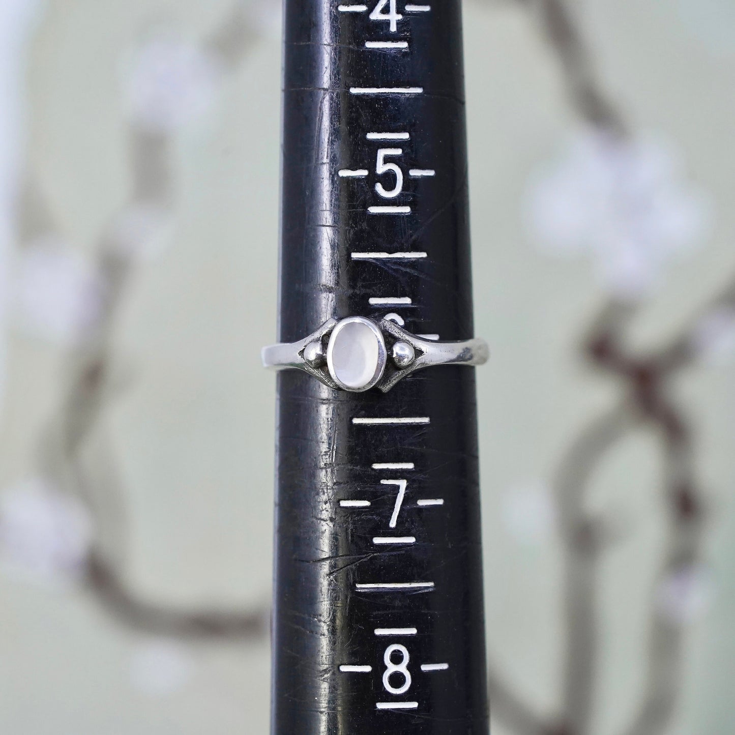 Size 6, Vintage sterling 925 silver handmade ring with oval mother of pearl