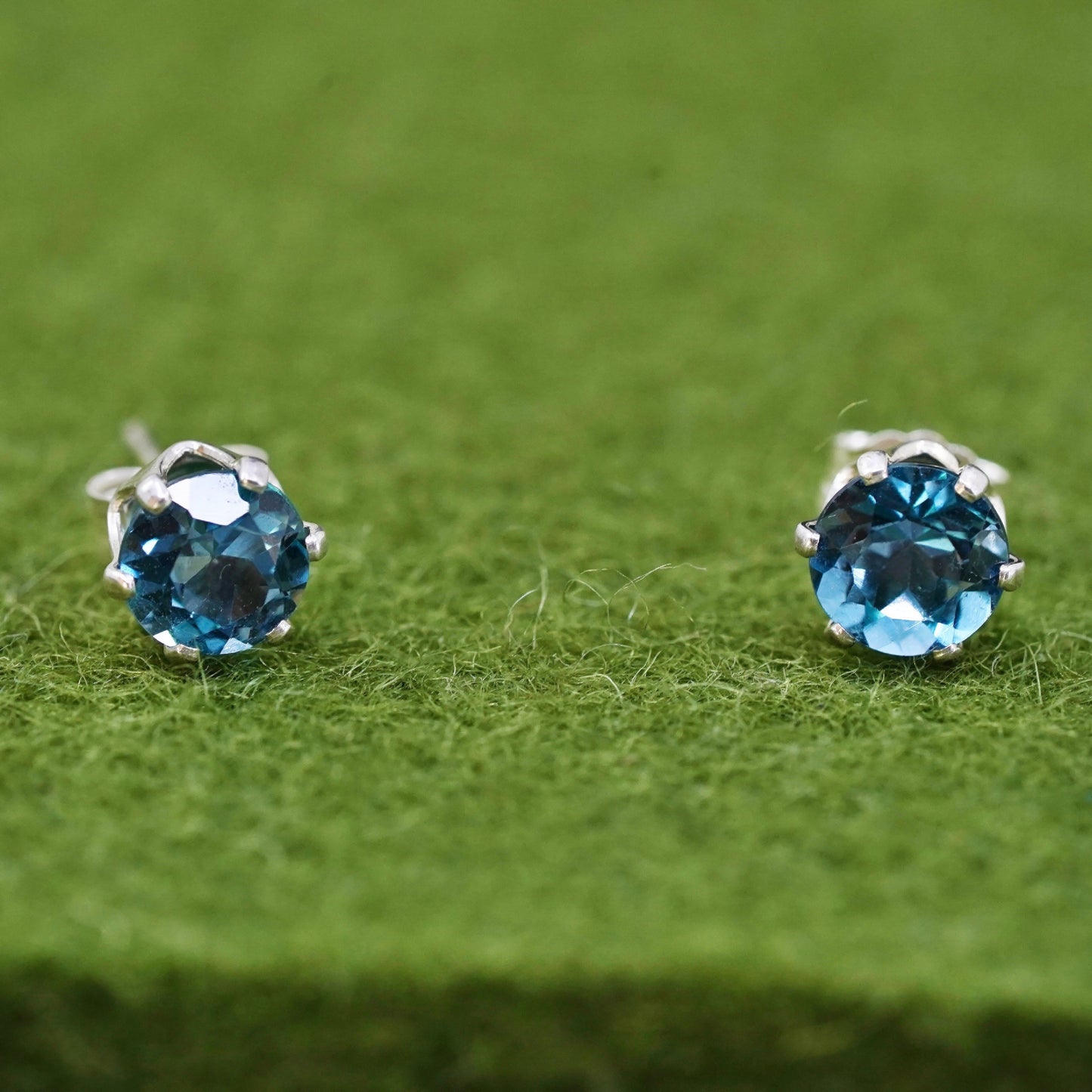 4mm, Vintage sterling silver earrings with blue topaz, 925 studs