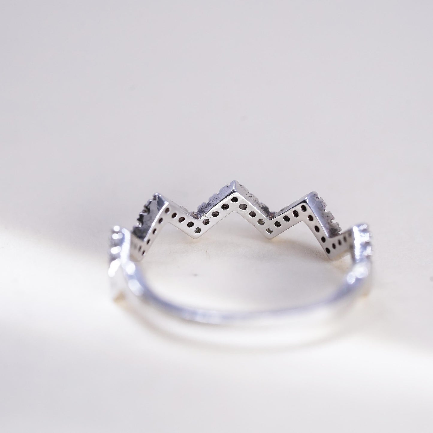 Size 7, Vintage Sterling silver engagement ring, 925 zigzag band w/ cluster Cz
