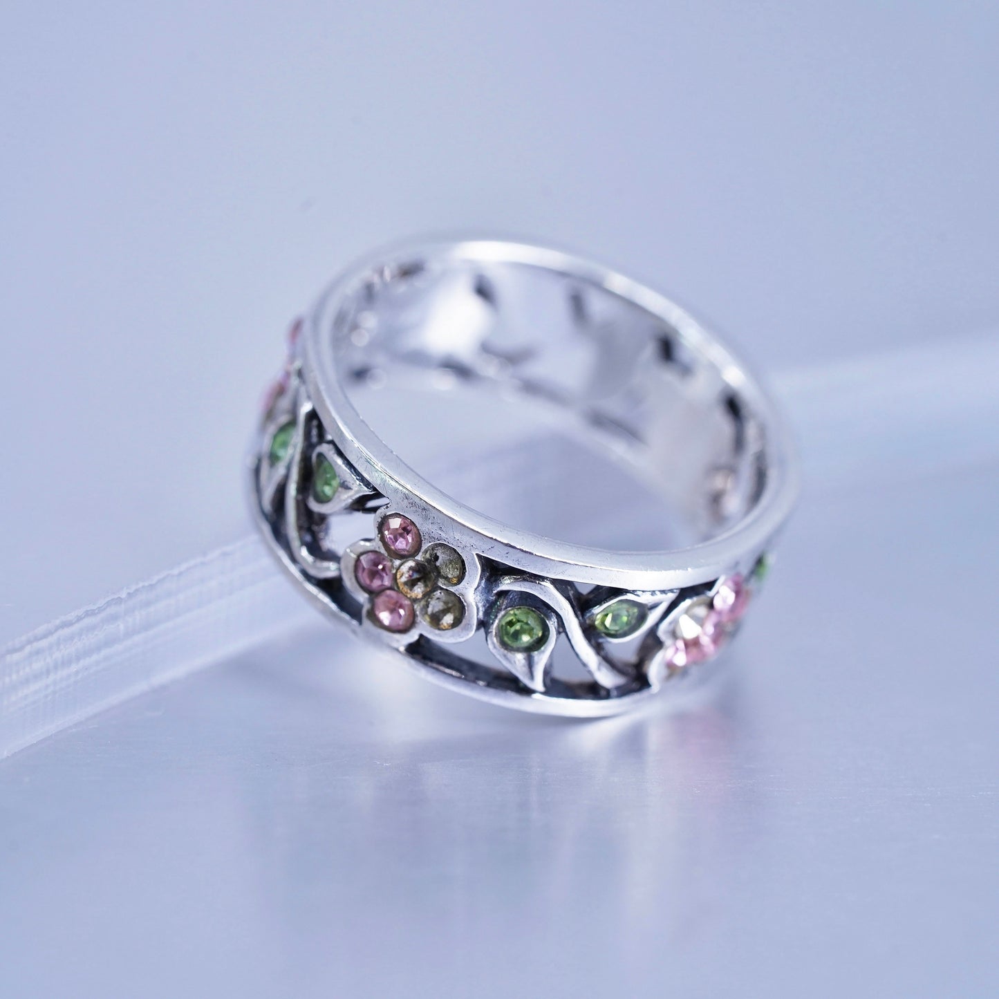 Size 5.5, vintage Sterling 925 silver flower band ring with cluster crystals