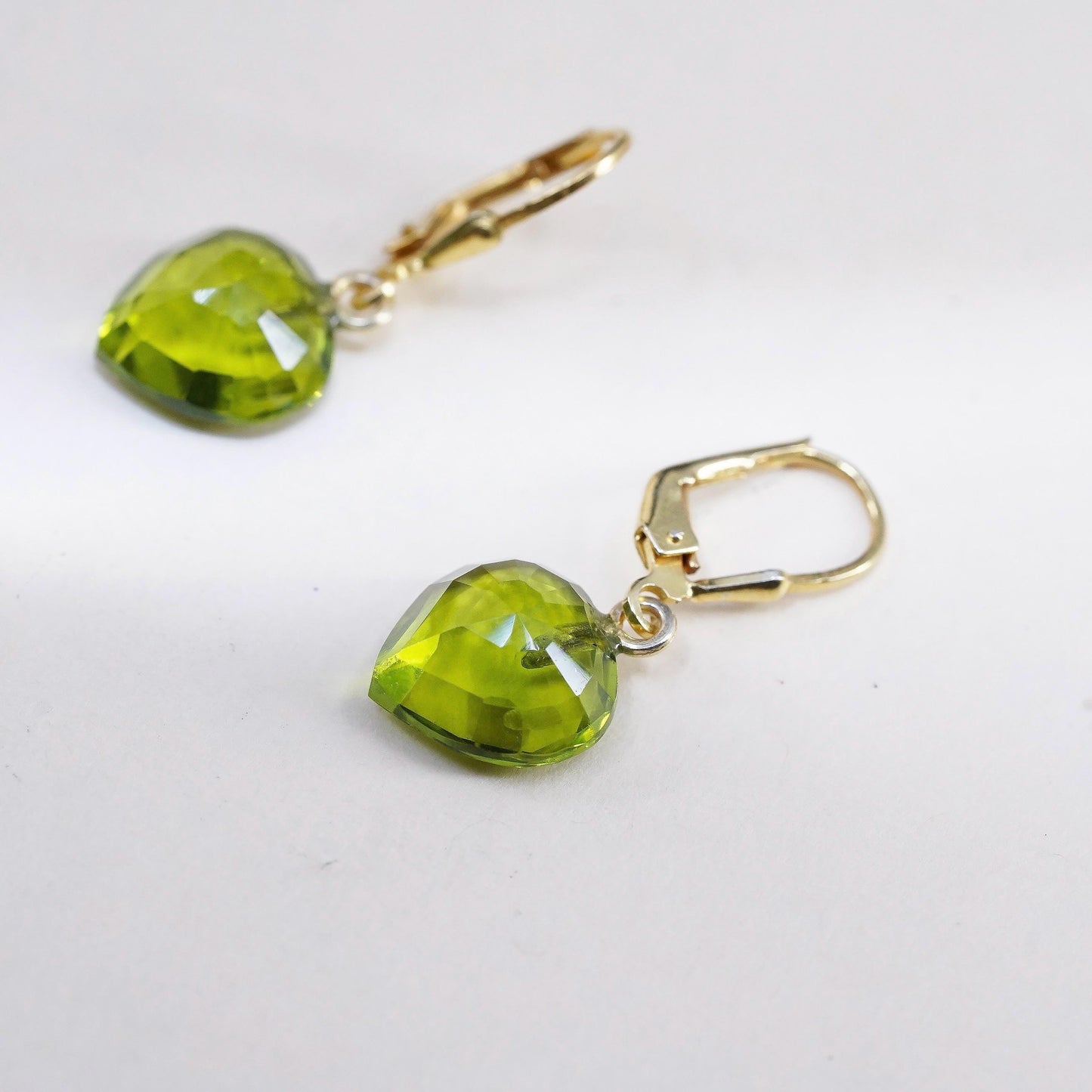 VTG yellow gold plated 925 Sterling silver earrings heart peridot Leverback